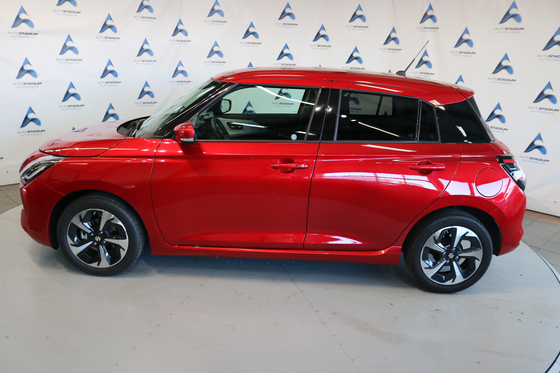 SUZUKI Swift SWISS EDITION Hybrid CVT-image-15