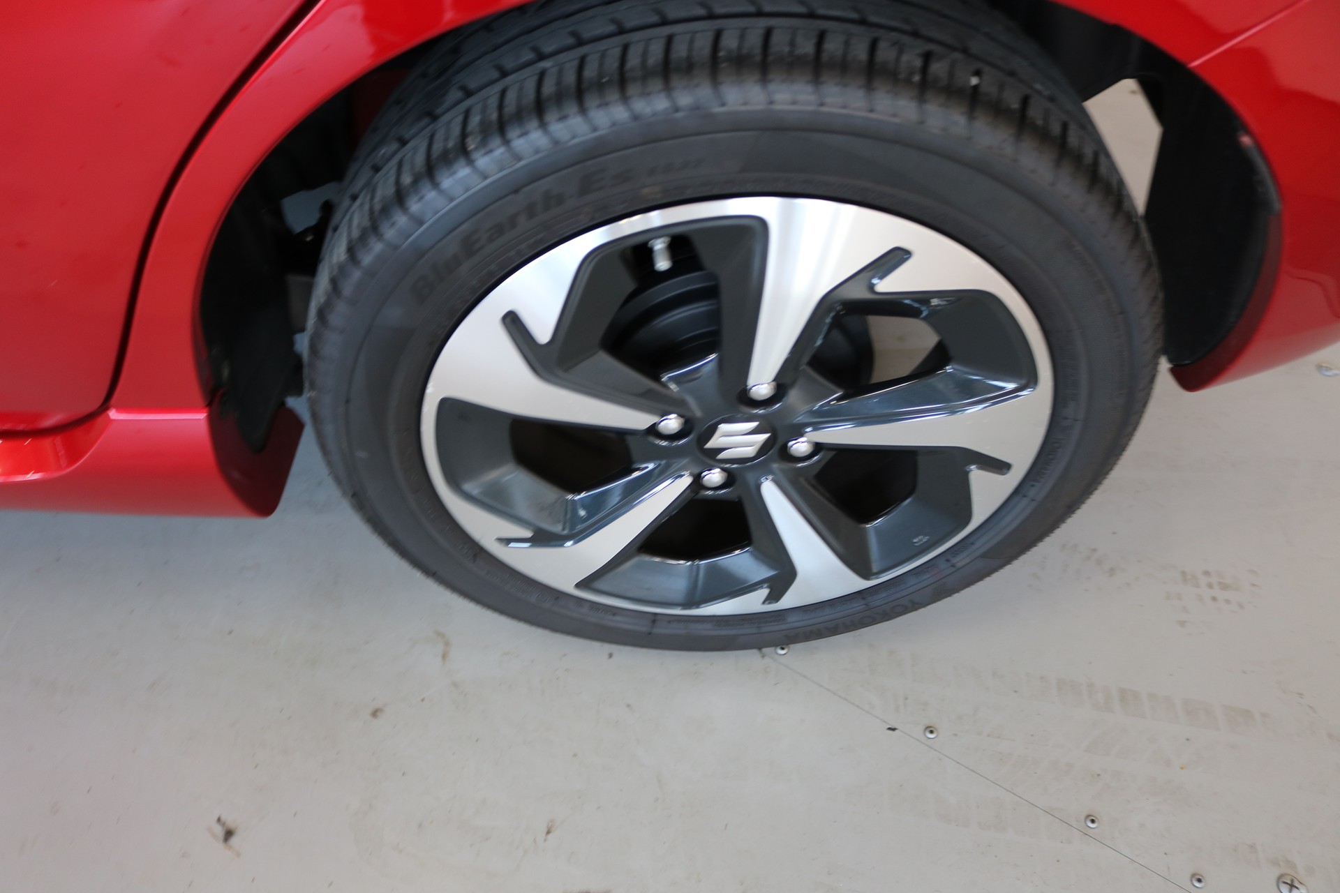 SUZUKI Swift SWISS EDITION Hybrid CVT-image-36