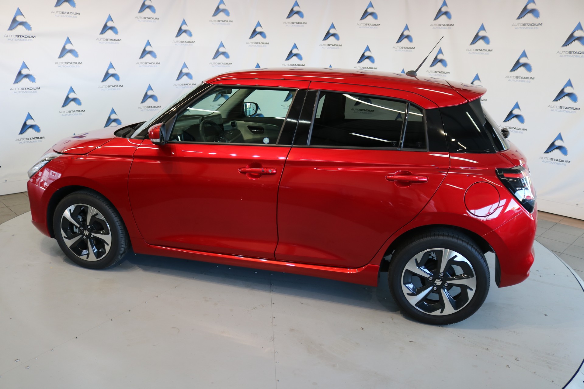 SUZUKI Swift SWISS EDITION Hybrid CVT-image-16