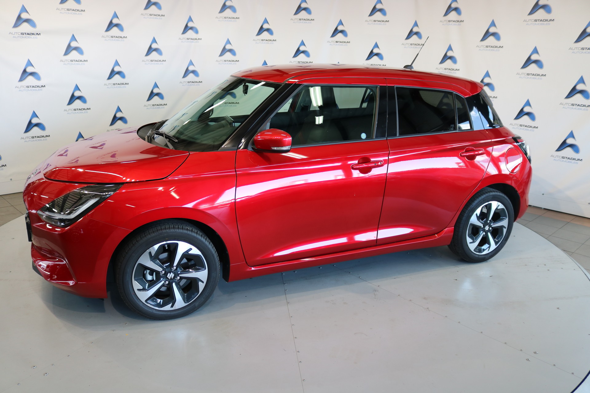 SUZUKI Swift SWISS EDITION Hybrid CVT-image-13