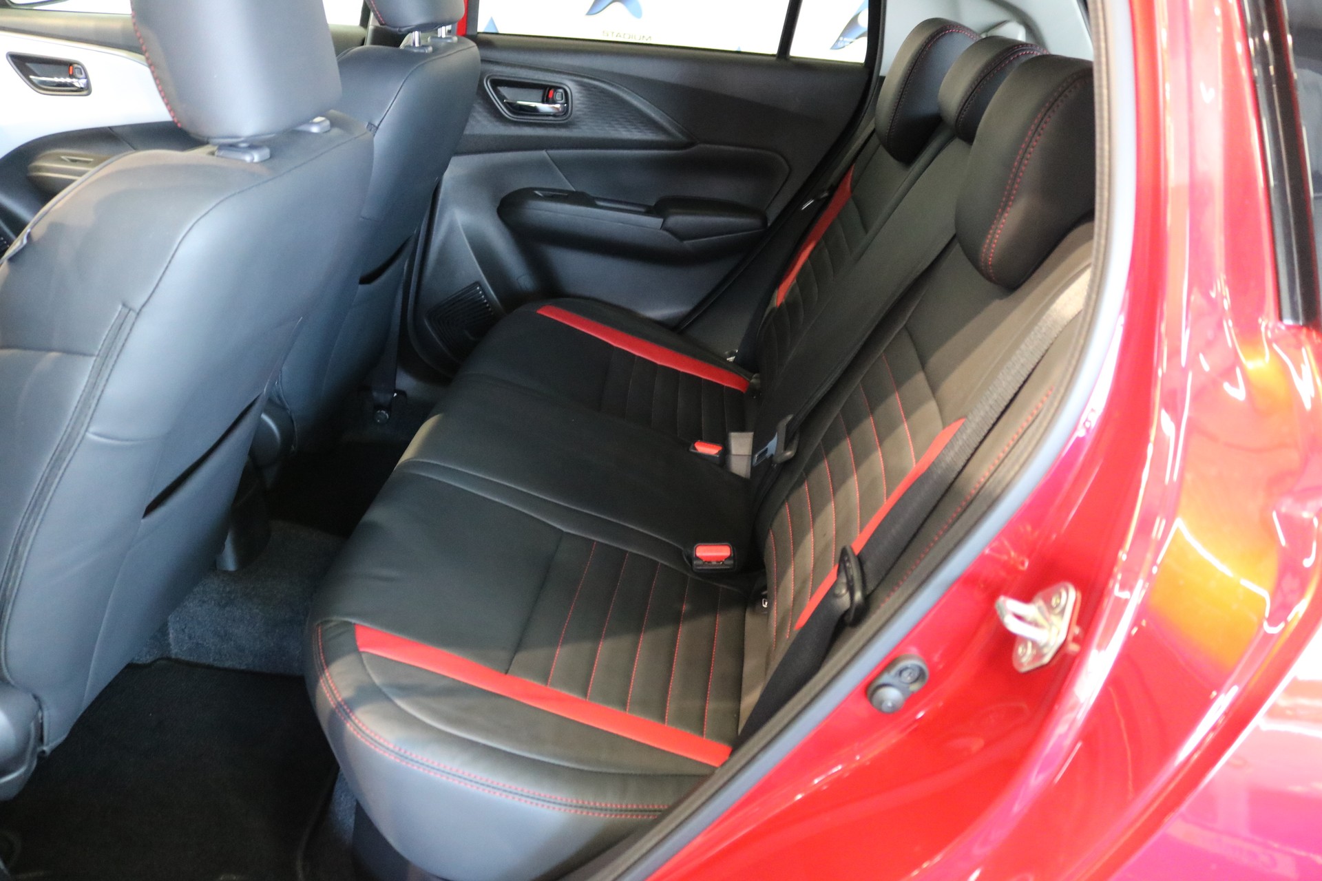 SUZUKI Swift SWISS EDITION Hybrid CVT-image-4