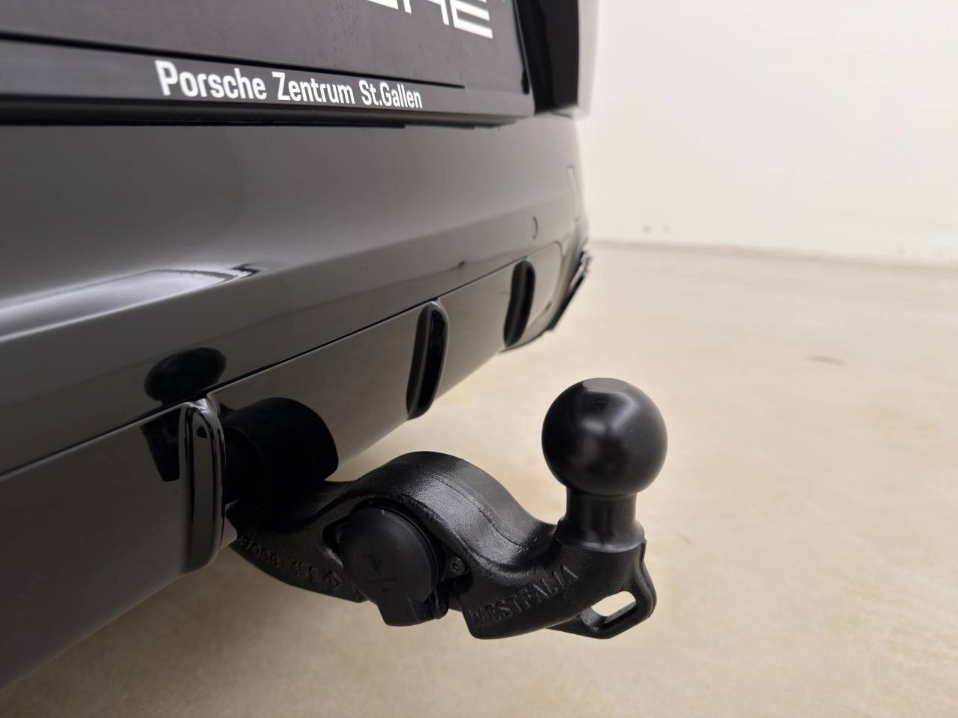 PORSCHE Cayenne S E-Hybrid Black Edition-image-11
