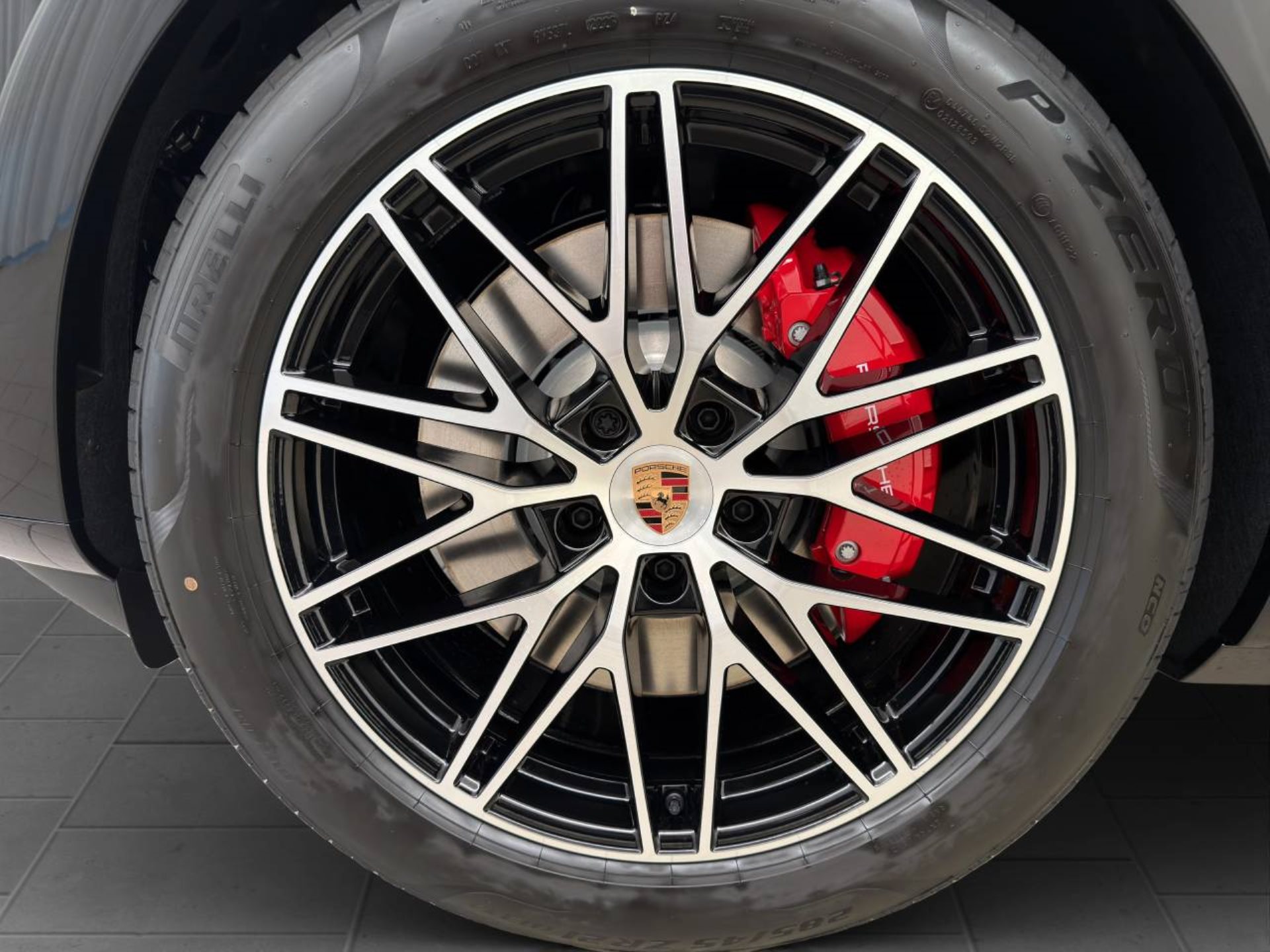 PORSCHE Cayenne S E-Hybrid Black Edition-image-10