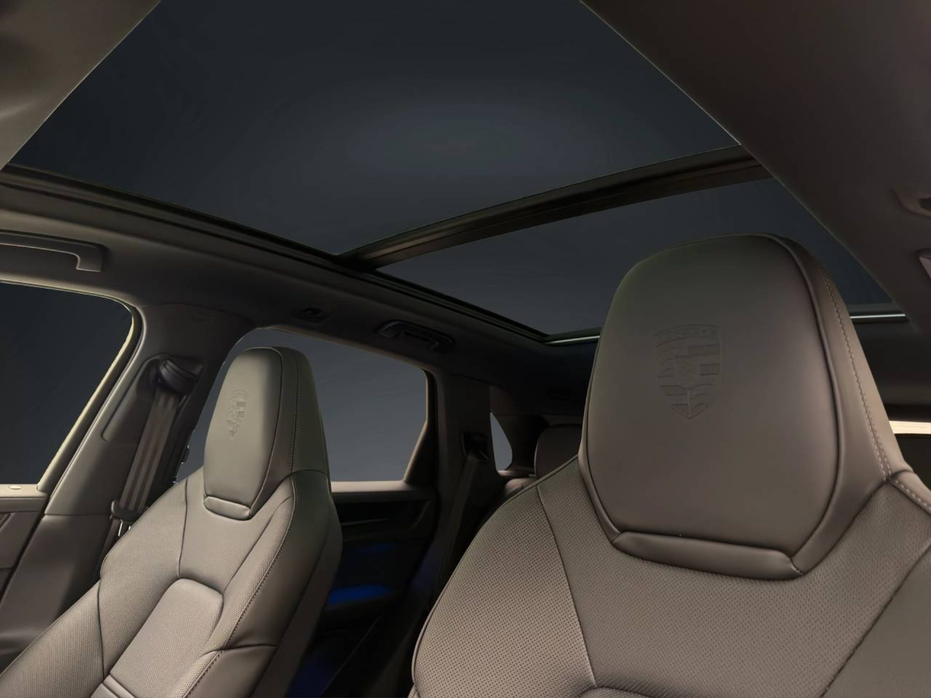 PORSCHE Cayenne S E-Hybrid Black Edition-image-13