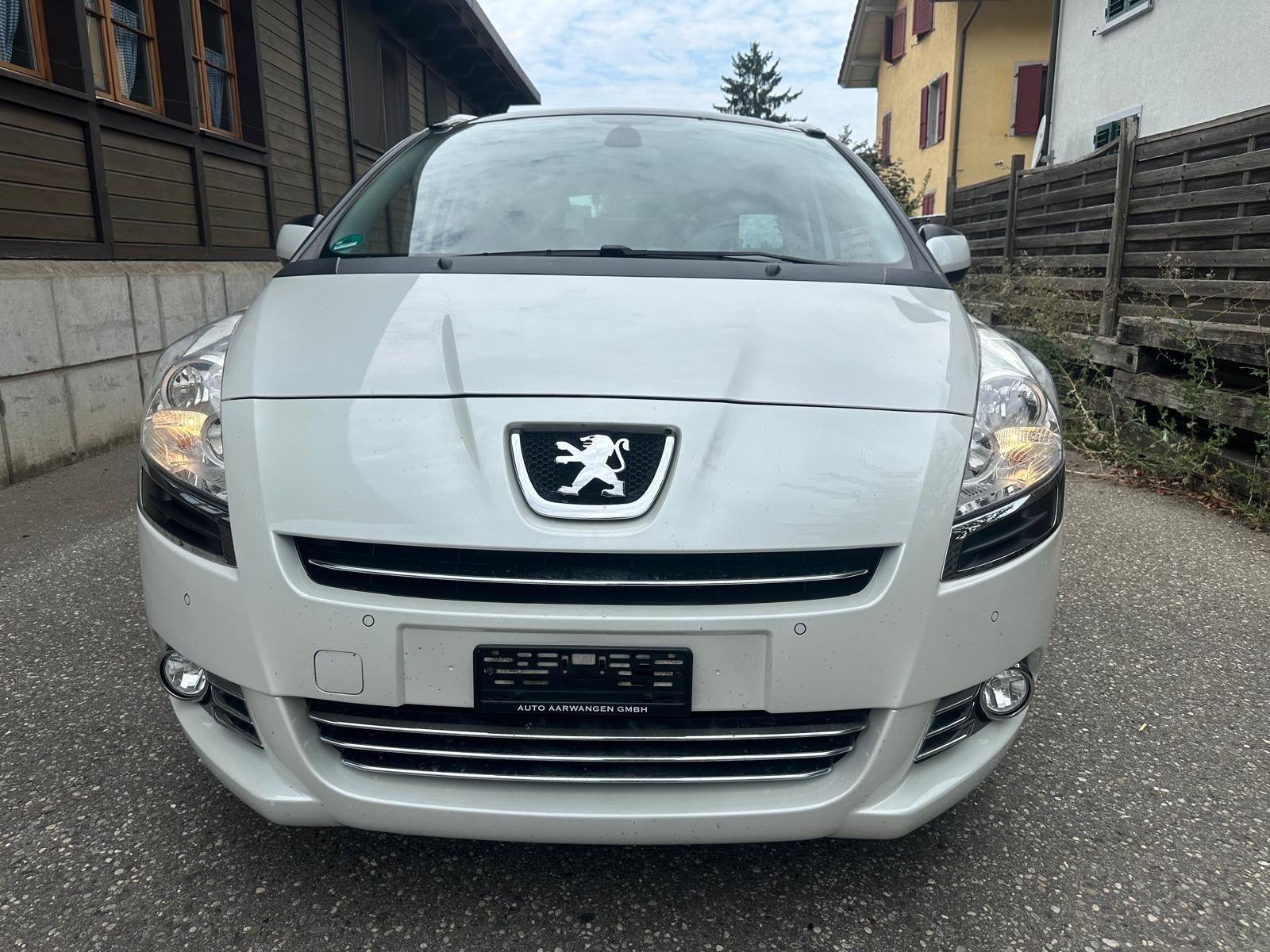 PEUGEOT 5008 2.0 HDI Allure Automatic-image-4