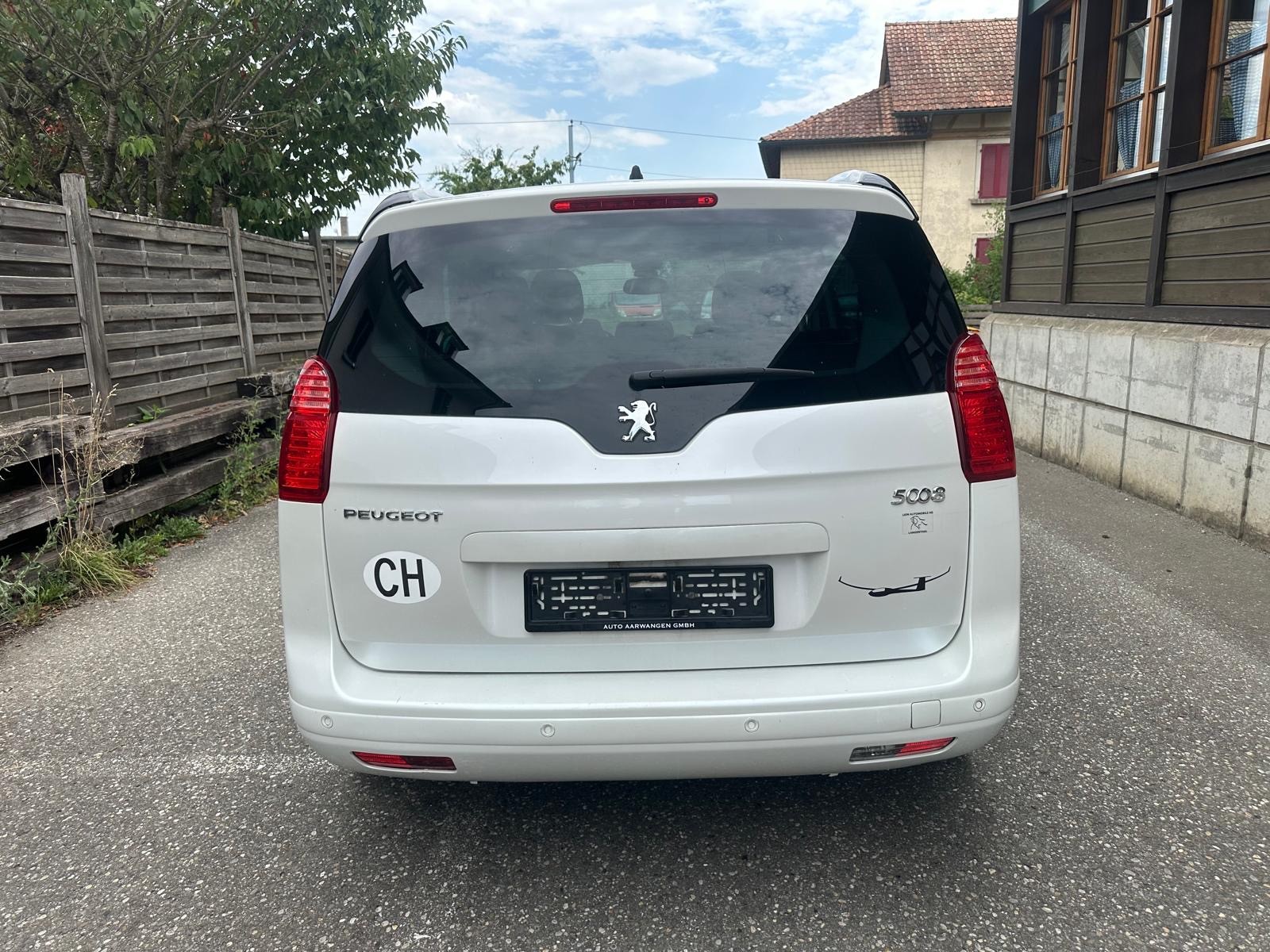 PEUGEOT 5008 2.0 HDI Allure Automatic-image-5