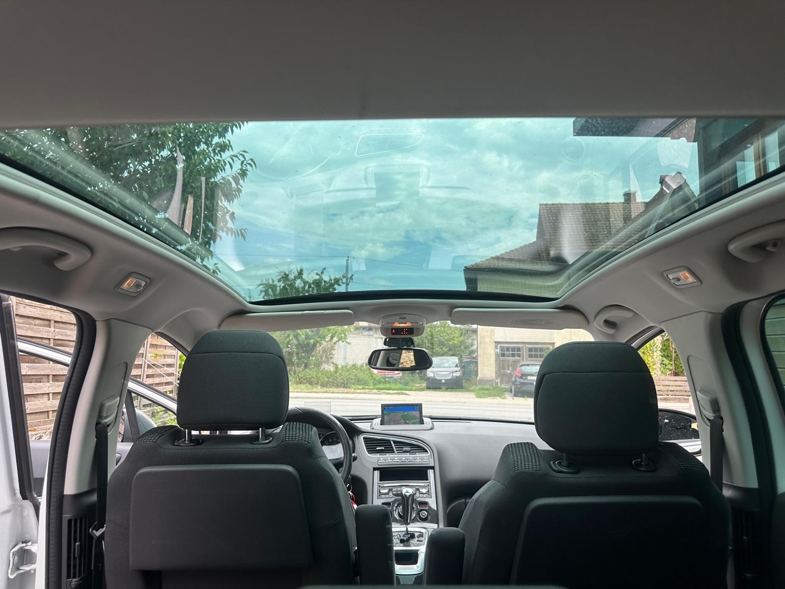 PEUGEOT 5008 2.0 HDI Allure Automatic-image-8
