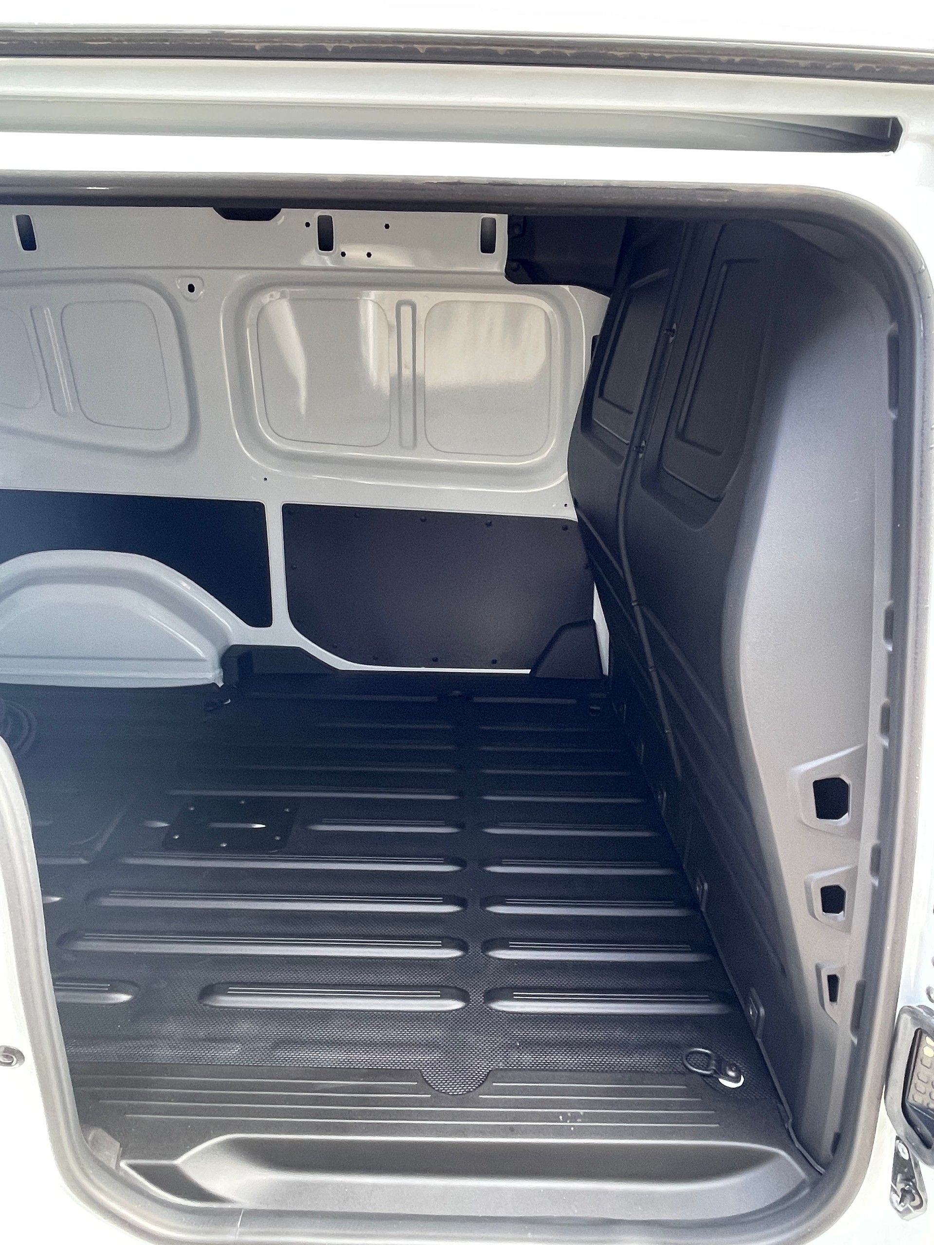 NISSAN Townstar EV45 kWh 22kW L2 Acenta-image-4