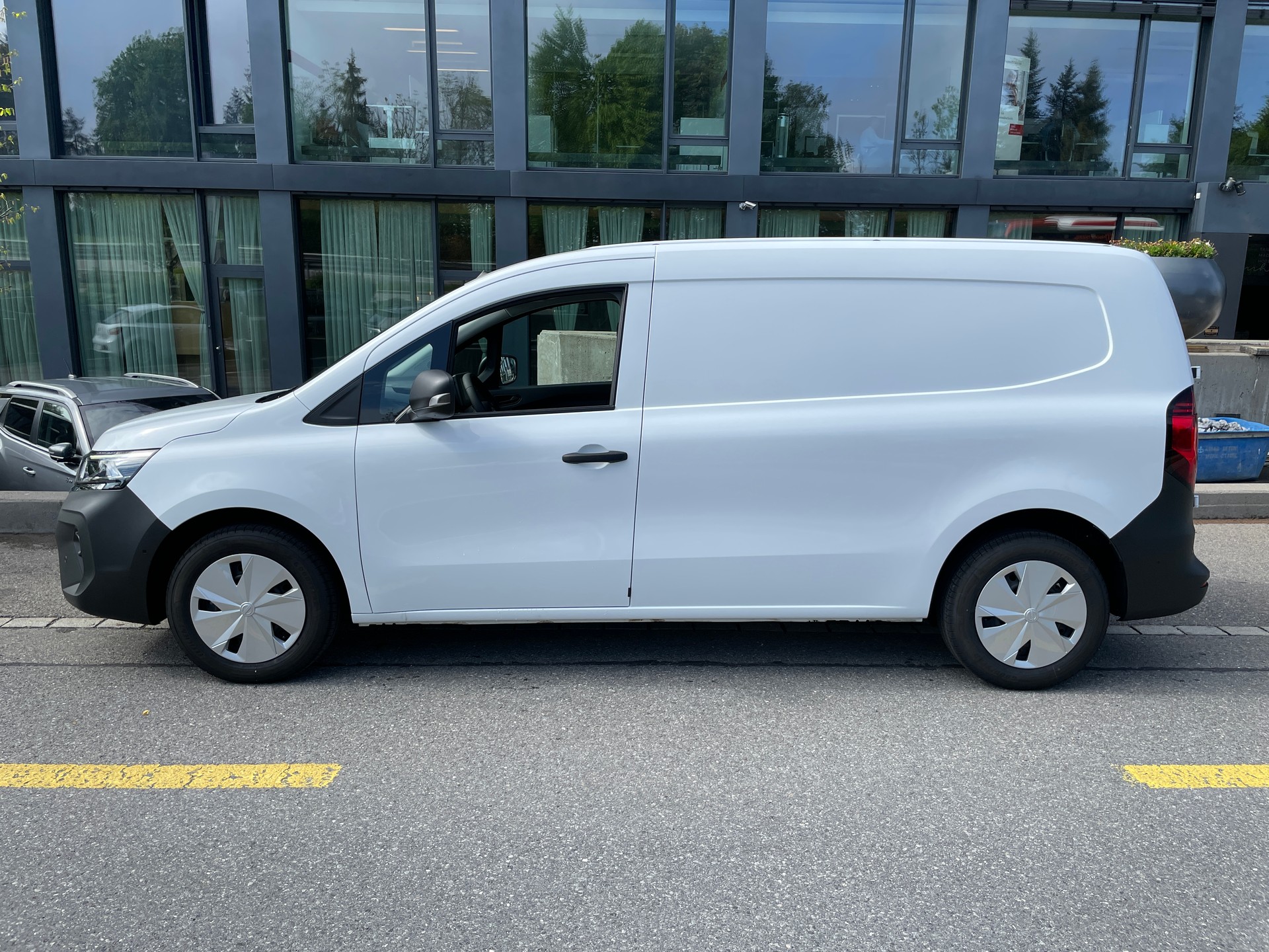 NISSAN Townstar EV45 kWh 22kW L2 Acenta-image-9