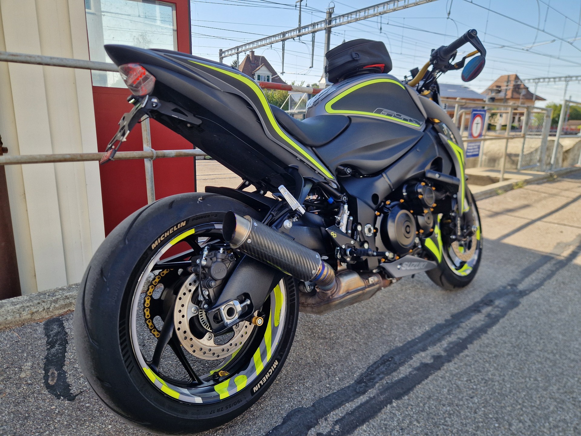 SUZUKI GSX-S 1000 Street Performance ABS-showroom-element-2