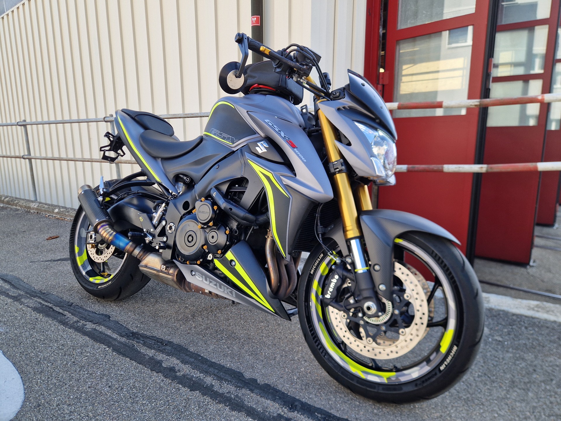 SUZUKI GSX-S 1000 Street Performance ABS-showroom-element-1