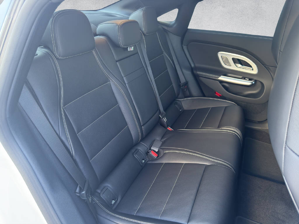 MERCEDES-BENZ CLA 220 AMG Line 4Matic-image-12