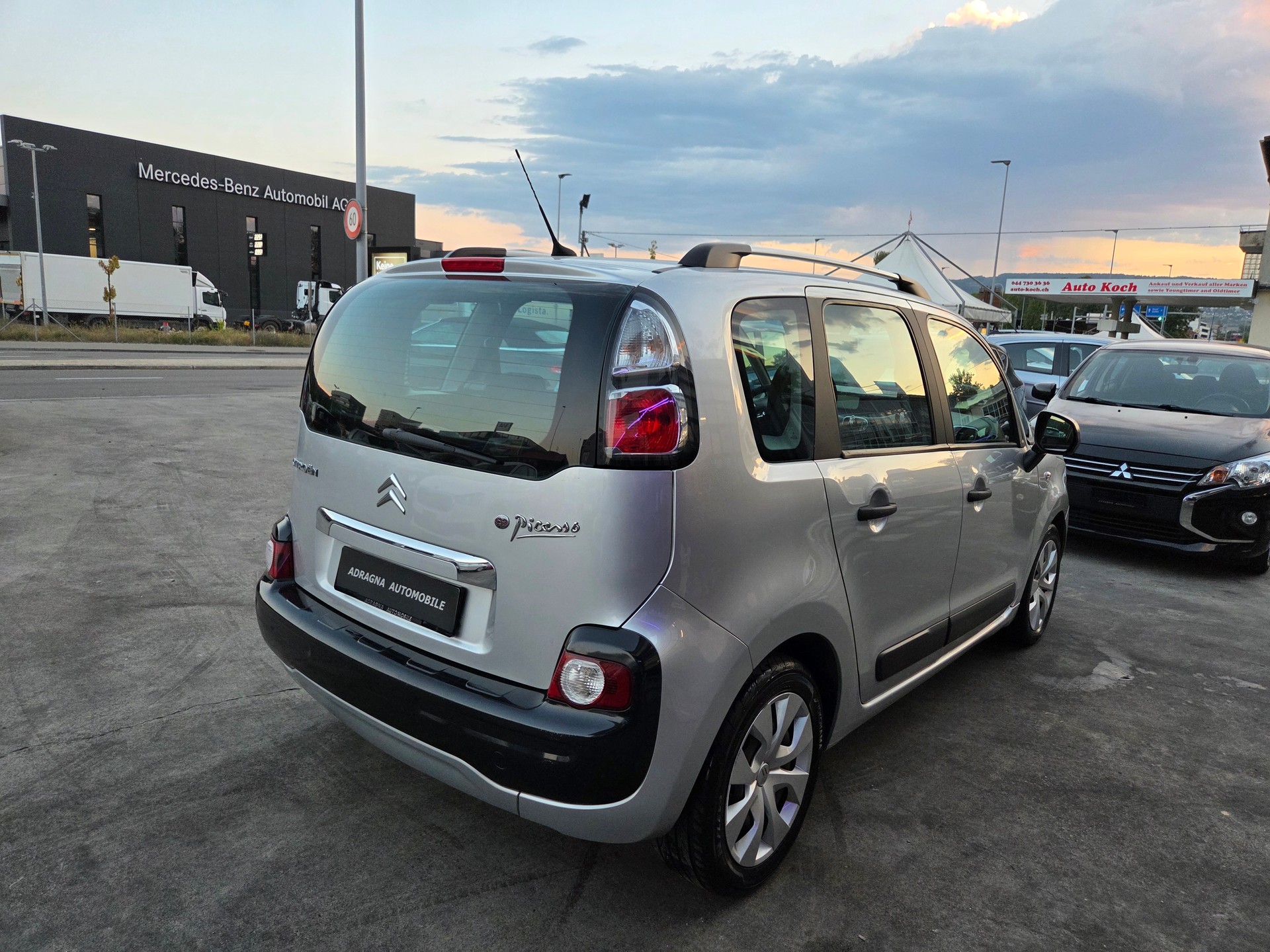 CITROEN C3 Picasso 1.6i 16V Chic (SX)-image-5