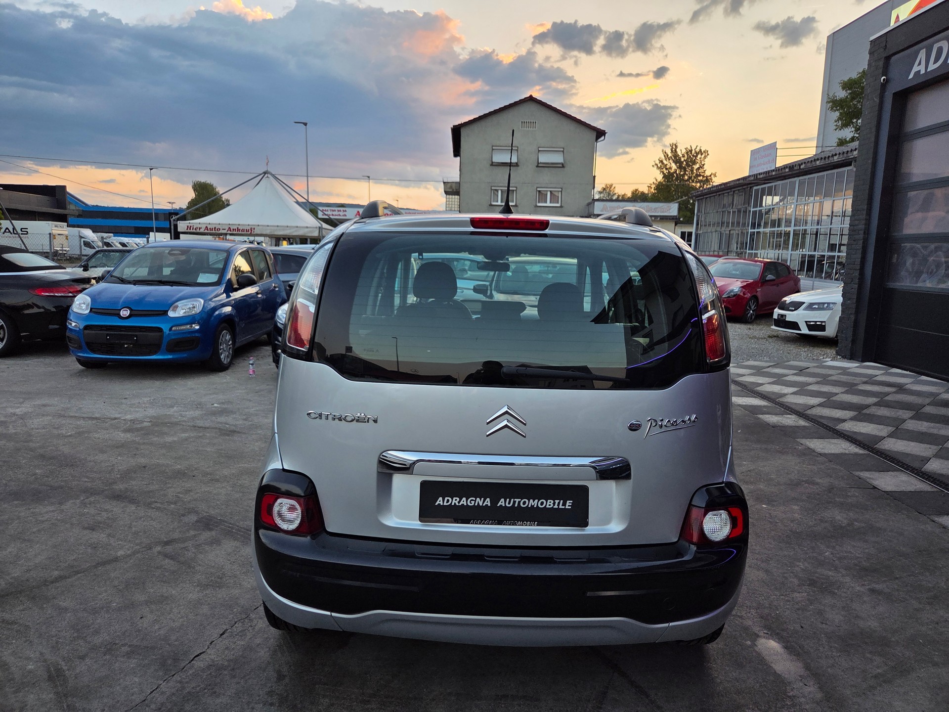 CITROEN C3 Picasso 1.6i 16V Chic (SX)-image-4
