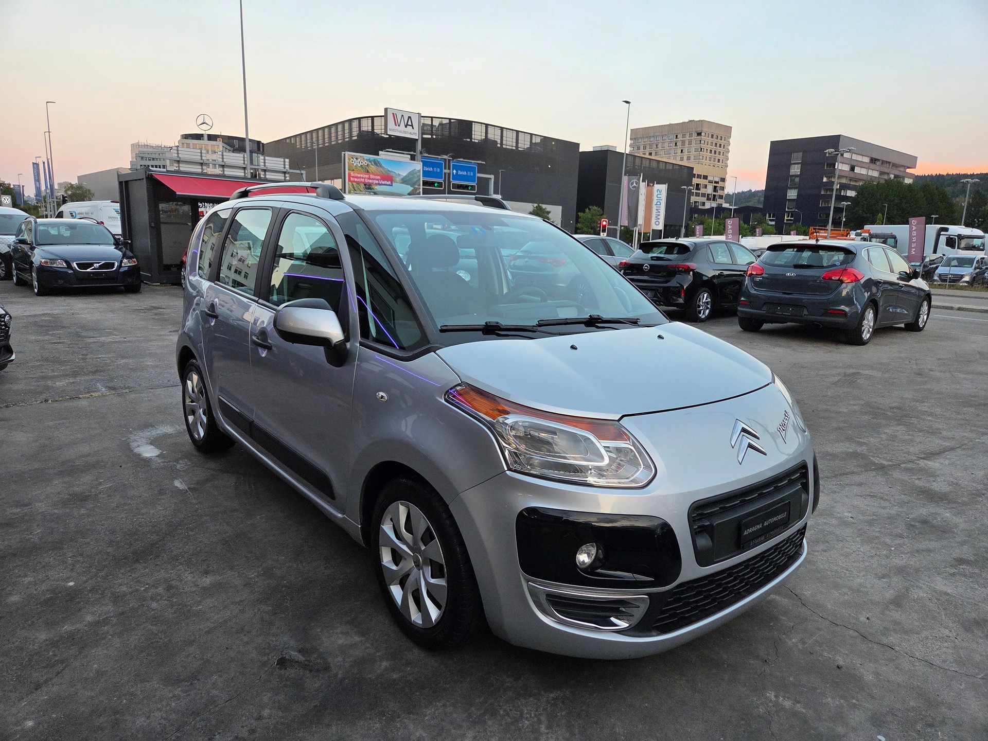 CITROEN C3 Picasso 1.6i 16V Chic (SX)-image-6