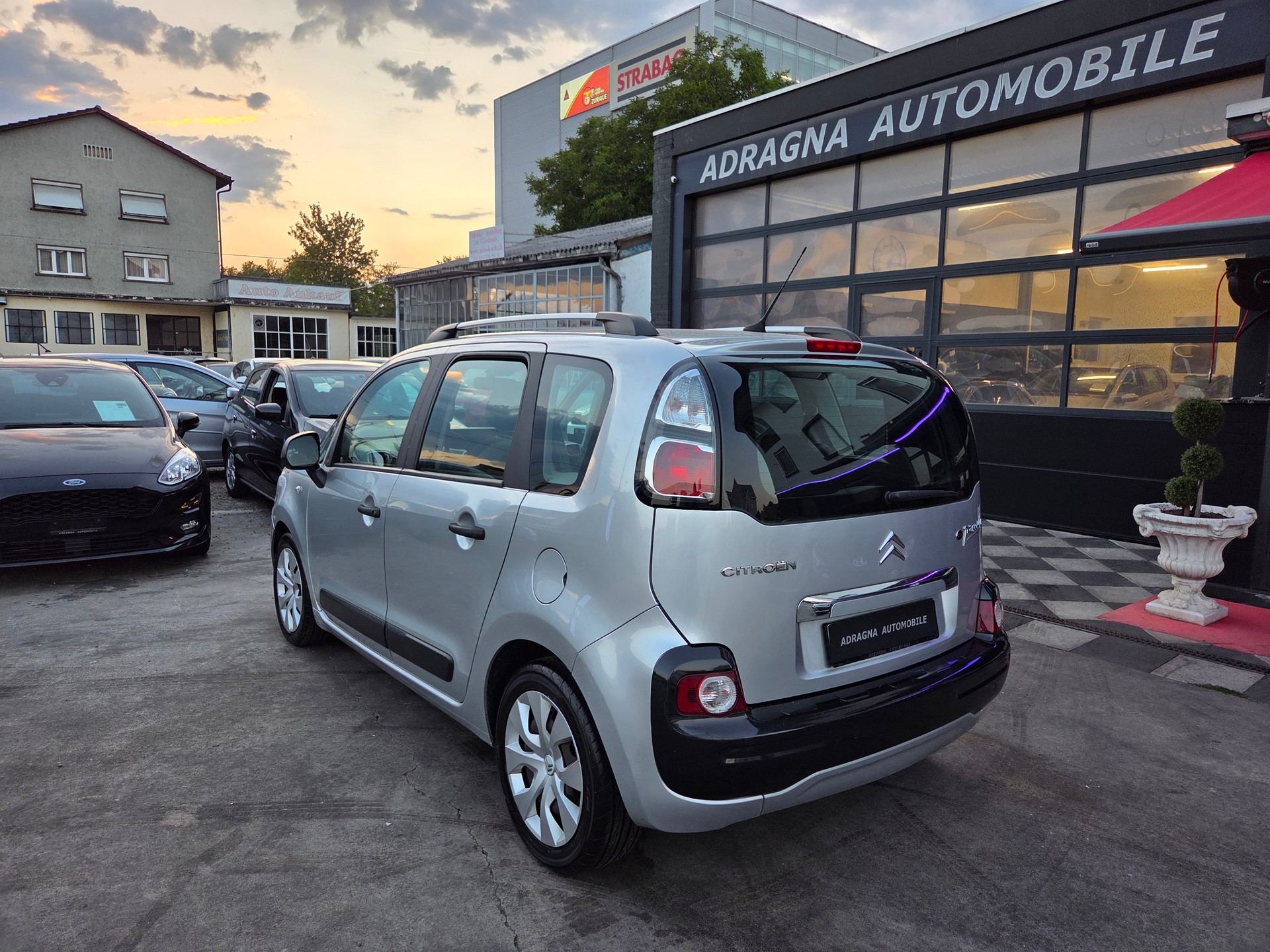 CITROEN C3 Picasso 1.6i 16V Chic (SX)-image-3