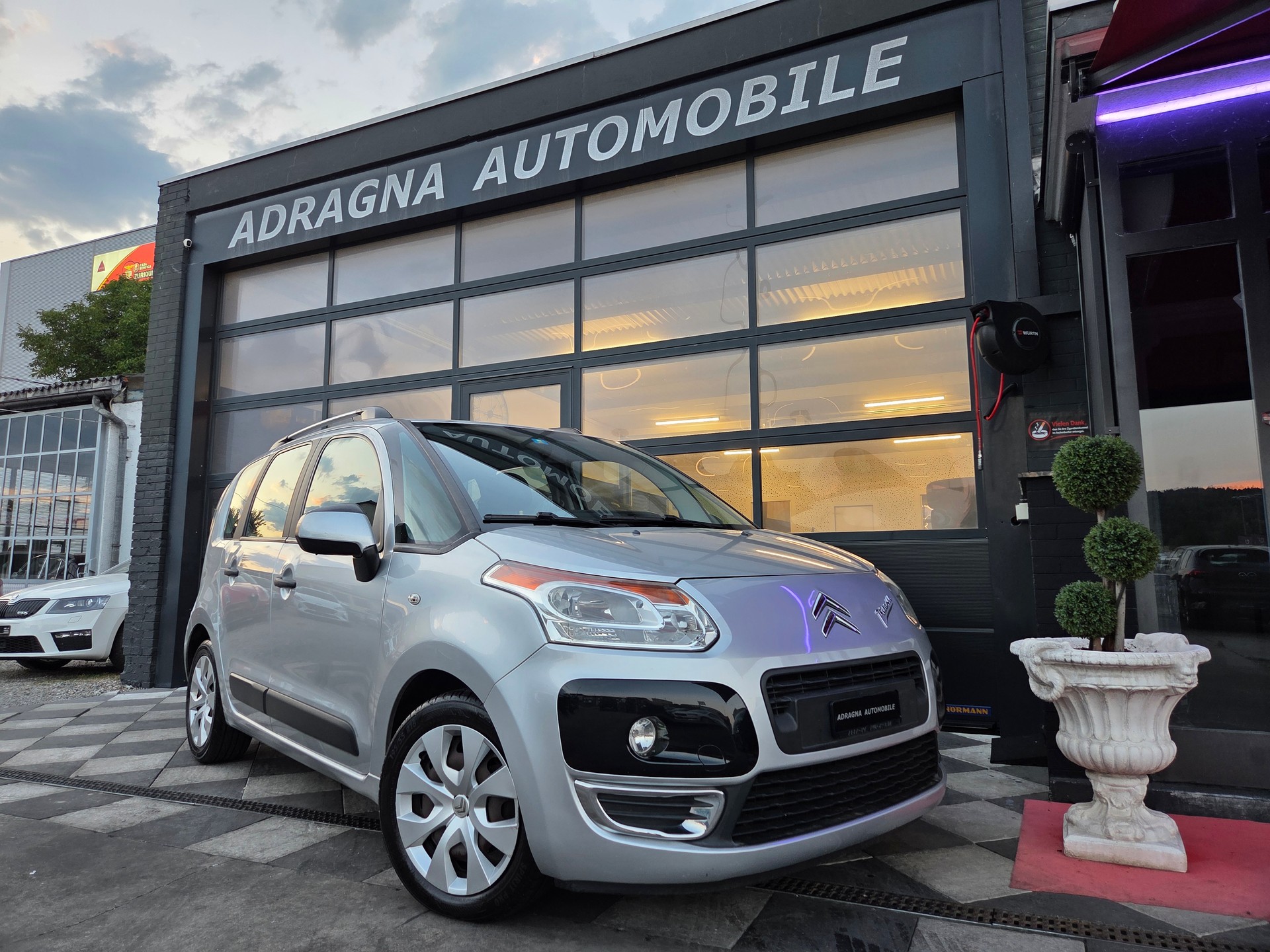 CITROEN C3 Picasso 1.6i 16V Chic (SX)-image-0