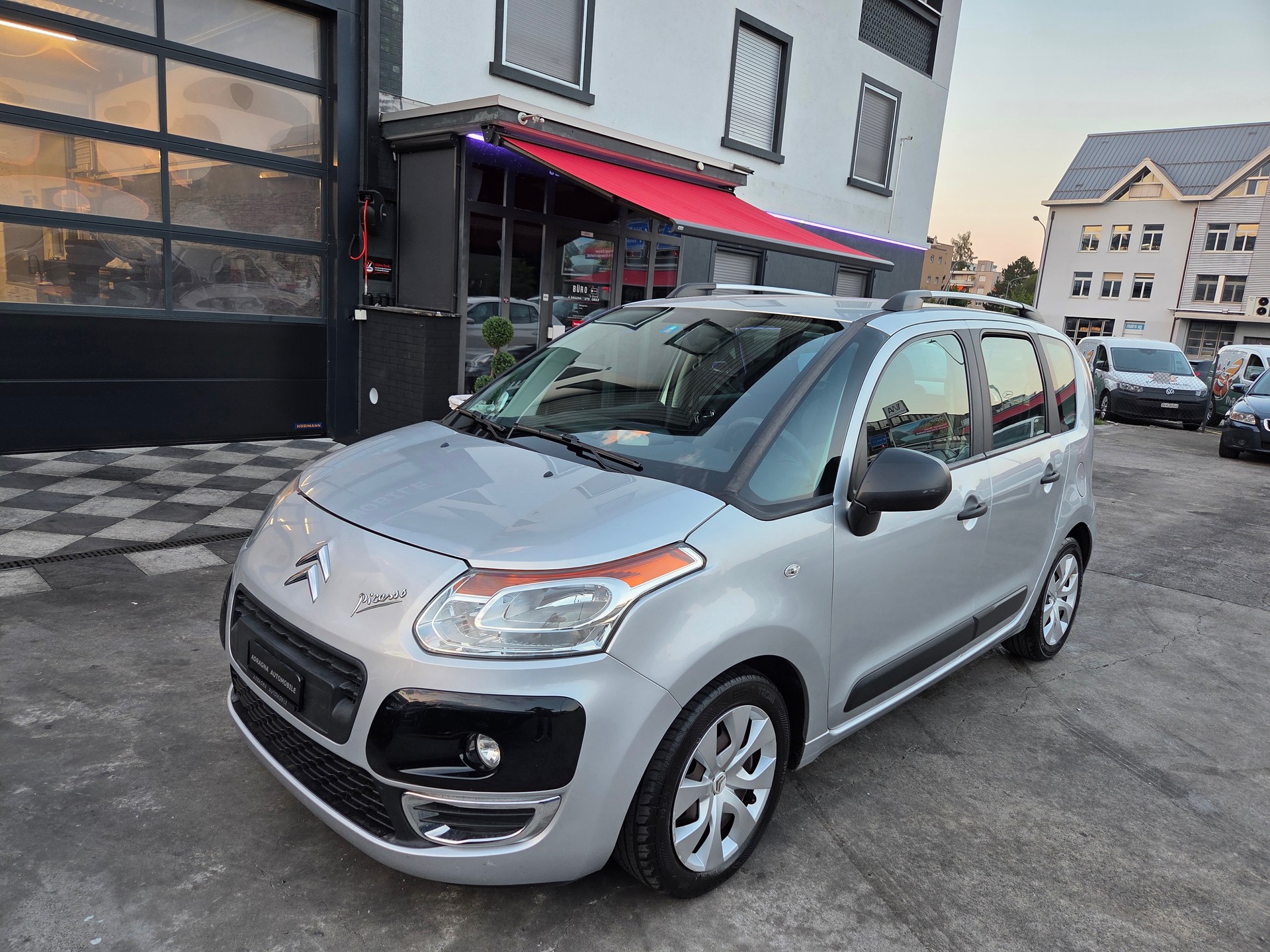 CITROEN C3 Picasso 1.6i 16V Chic (SX)-image-1