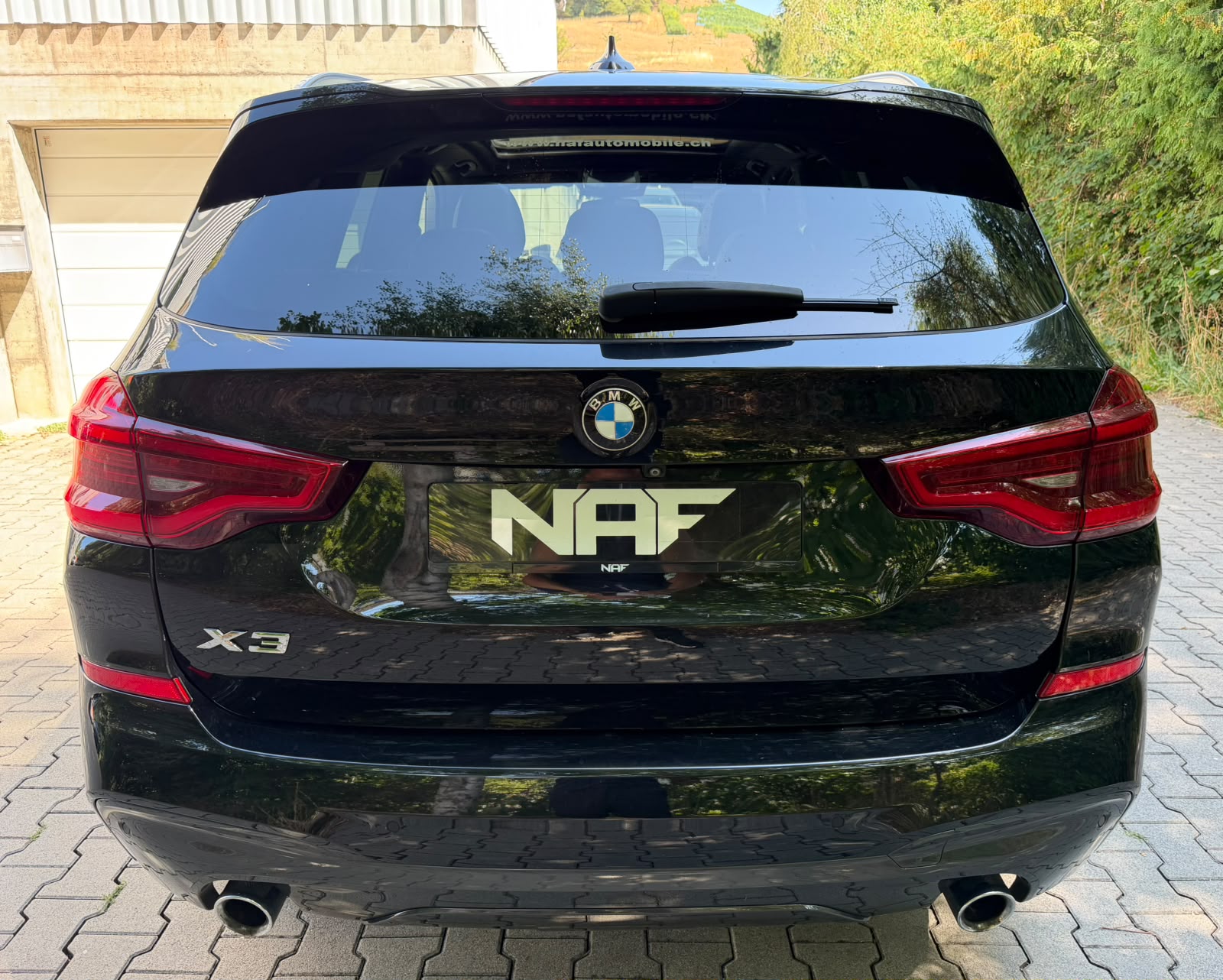 BMW X3 xDrive 20d Individual M Sport Steptronic-showroom-element-3