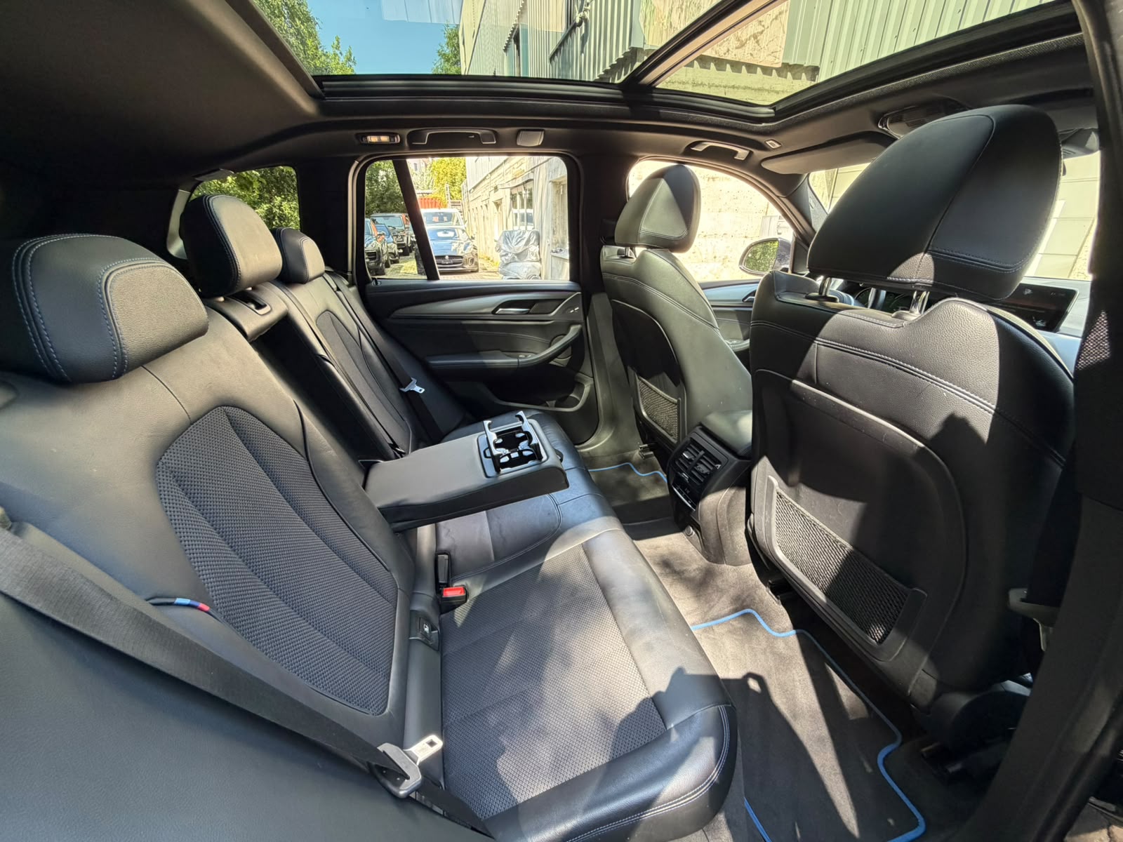 BMW X3 xDrive 20d Individual M Sport Steptronic-image-17