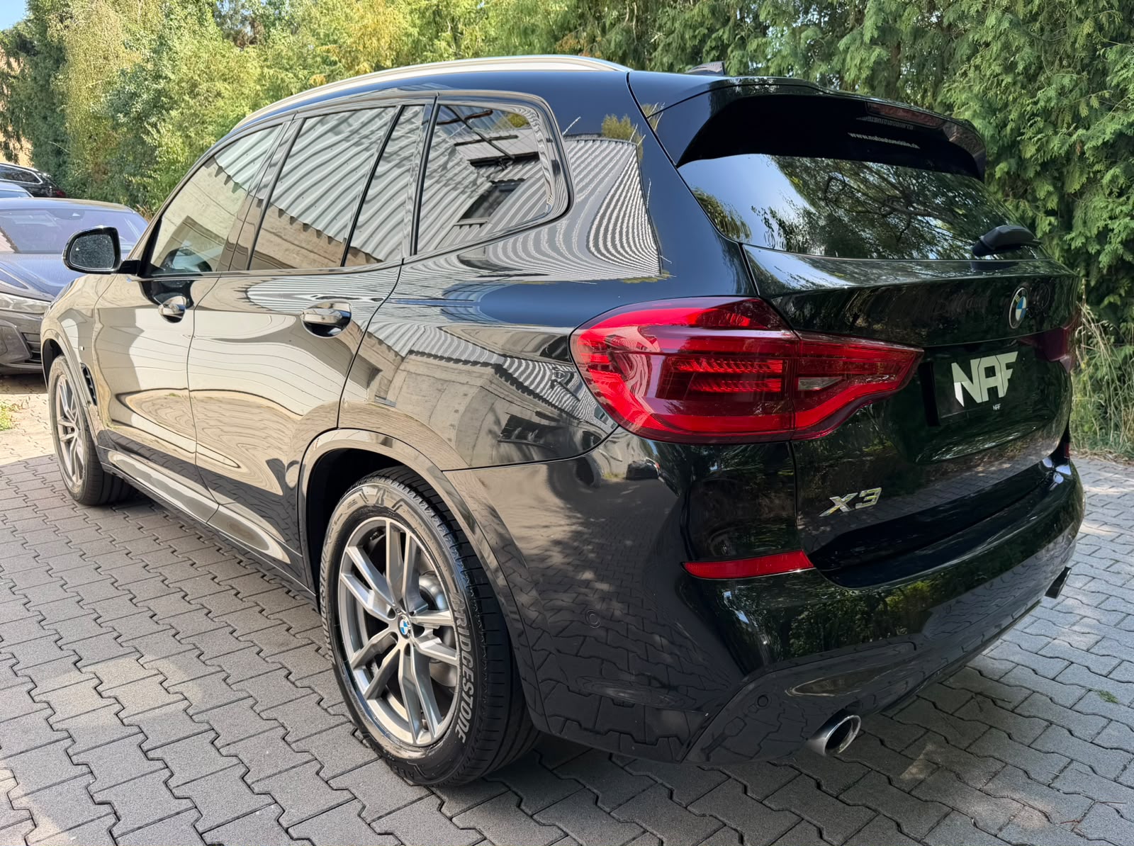 BMW X3 xDrive 20d Individual M Sport Steptronic-showroom-element-2