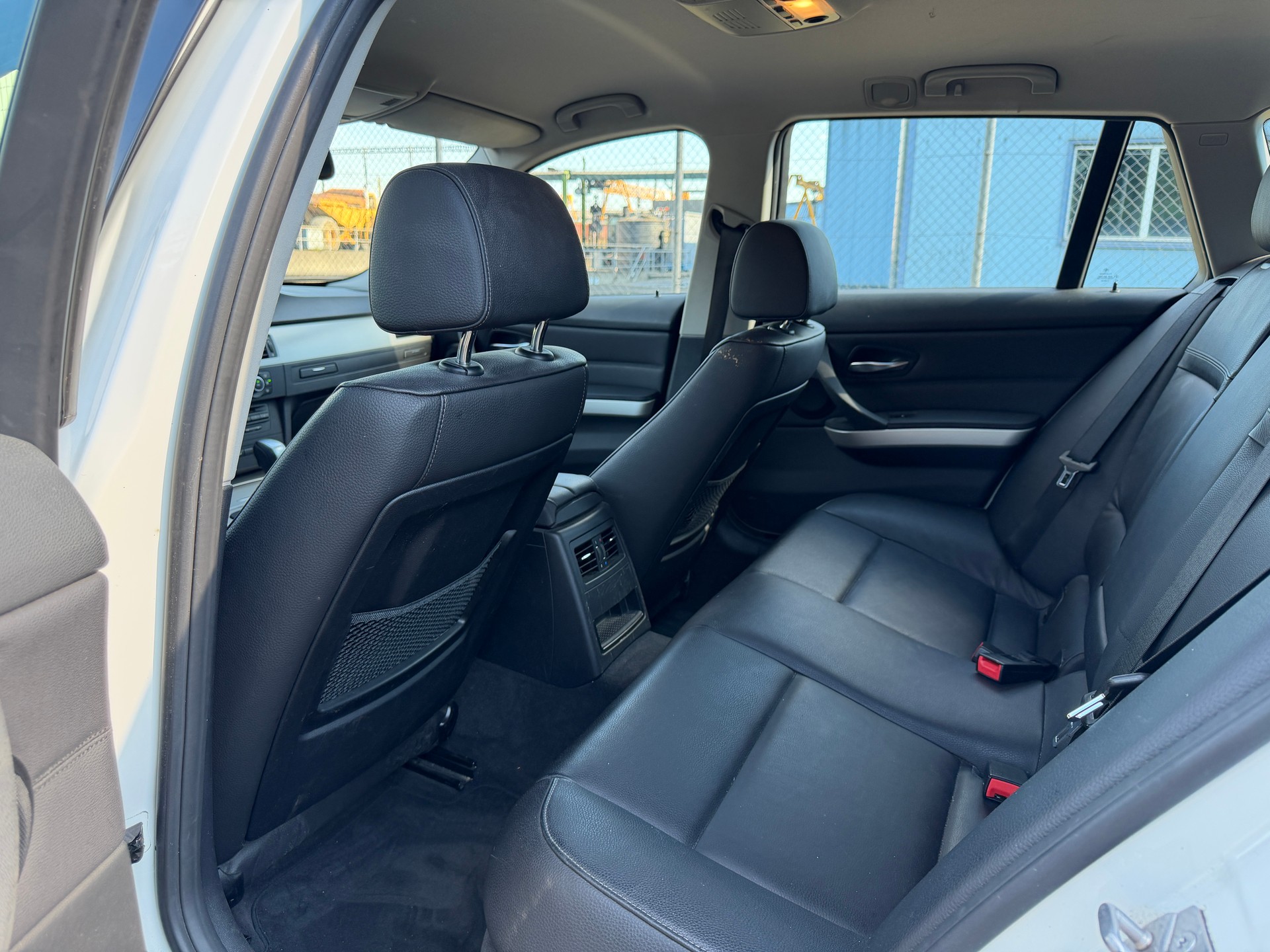 BMW 320d xDrive Touring Dynamic Edition Steptronic-image-9