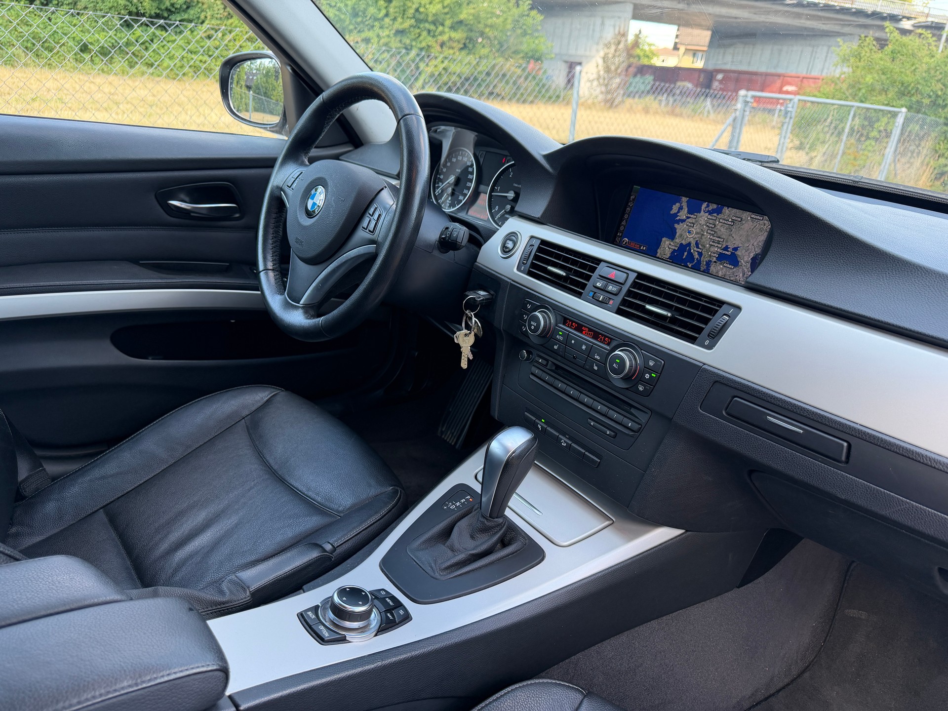 BMW 320d xDrive Touring Dynamic Edition Steptronic-image-11