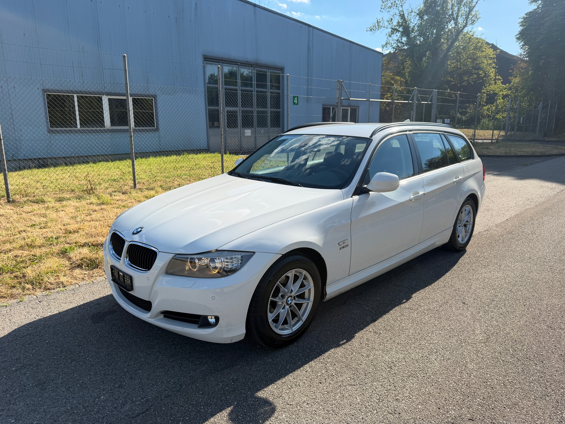 BMW 320d xDrive Touring Dynamic Edition Steptronic-image-0