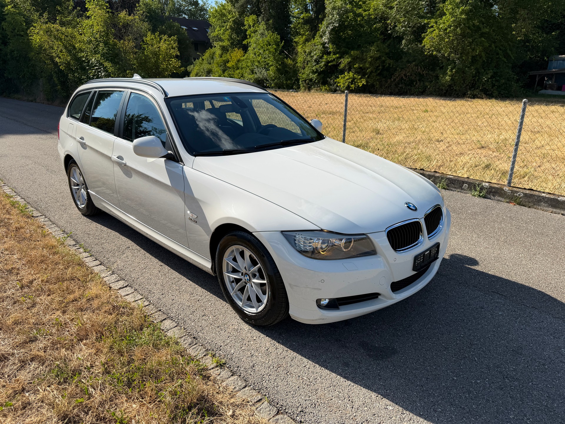 BMW 320d xDrive Touring Dynamic Edition Steptronic-image-3