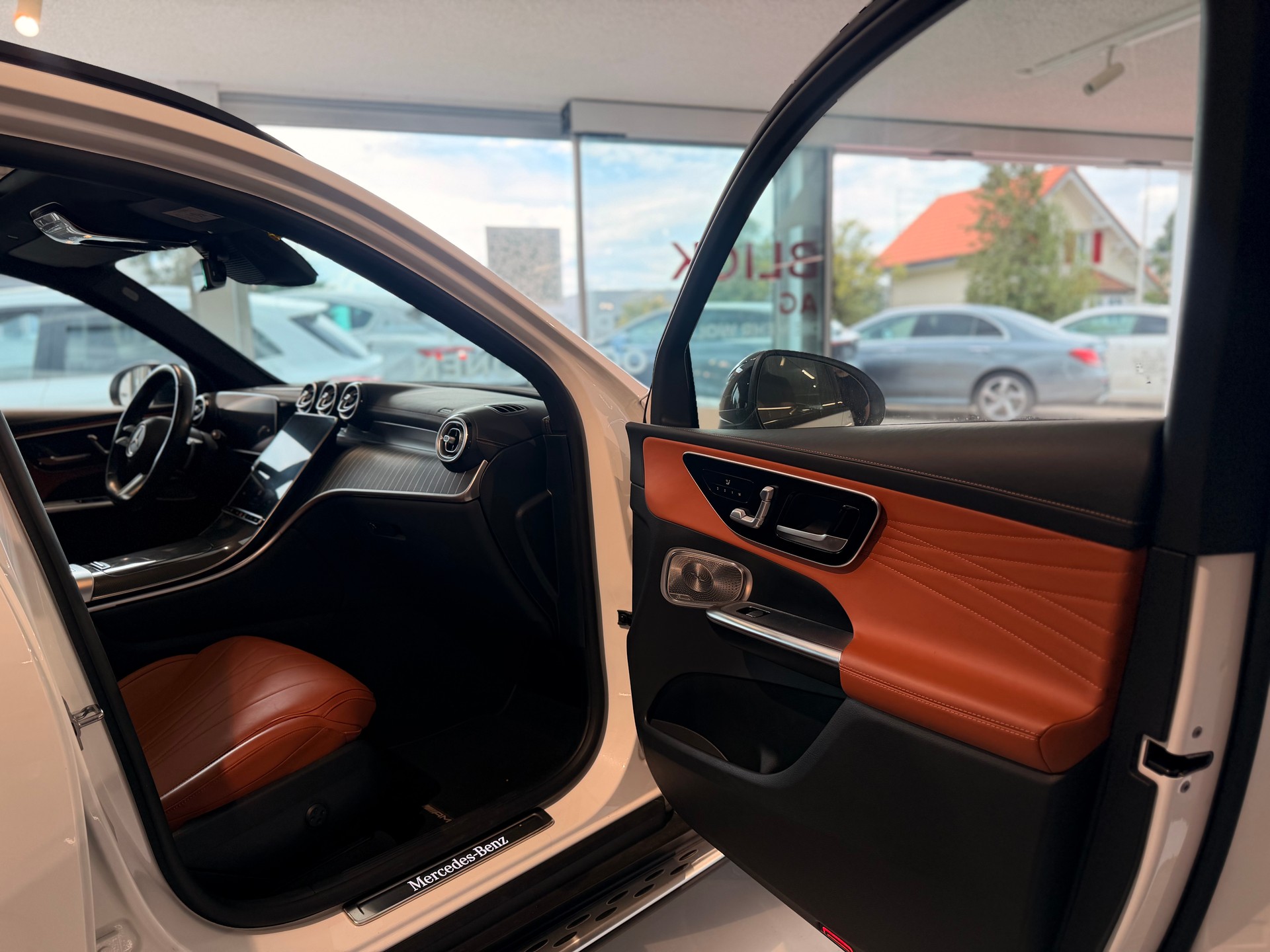 MERCEDES-BENZ GLC 220 d 4Matic 9G-Tronic-image-25