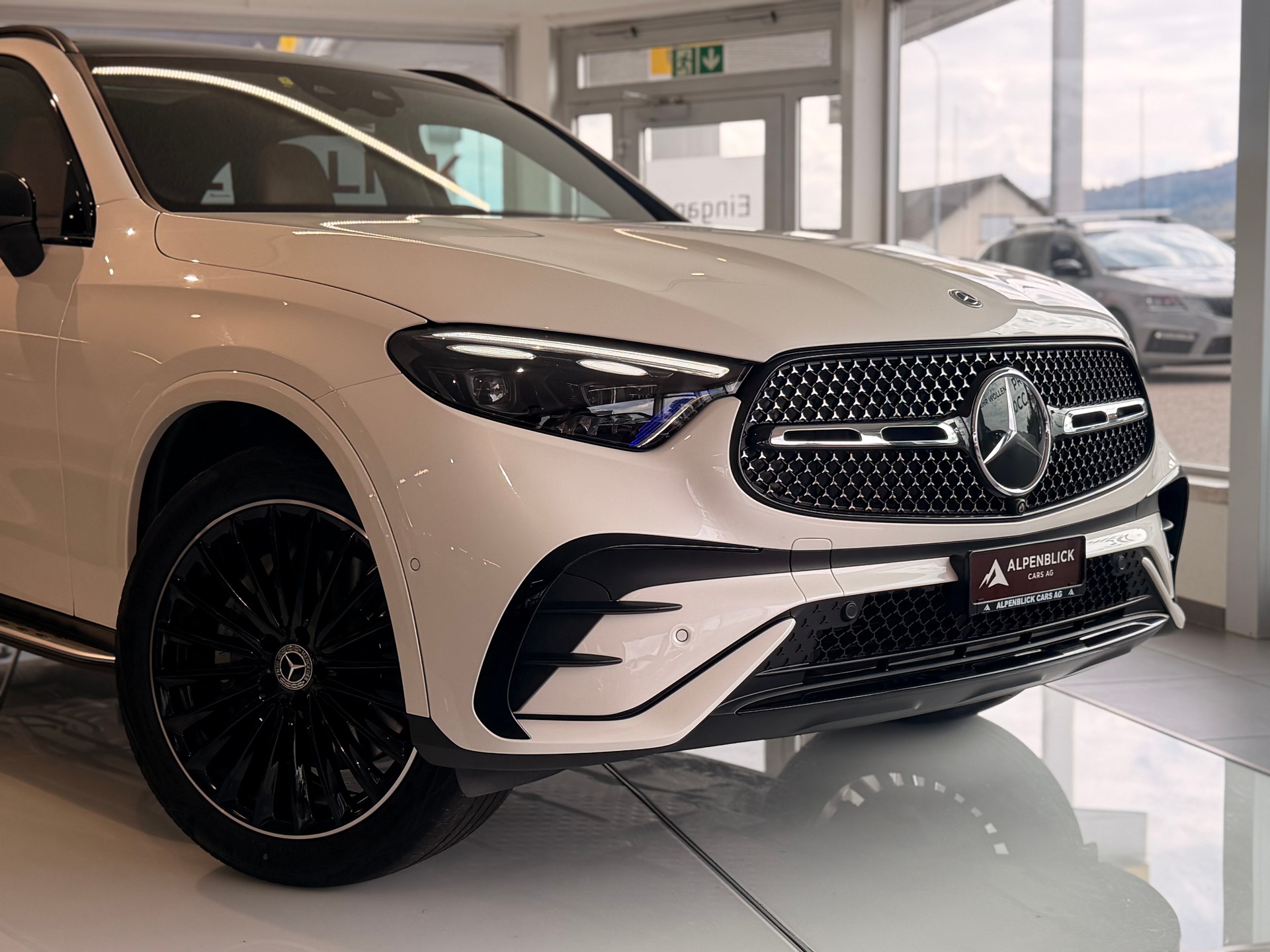 MERCEDES-BENZ GLC 220 d 4Matic 9G-Tronic-showroom-element-2