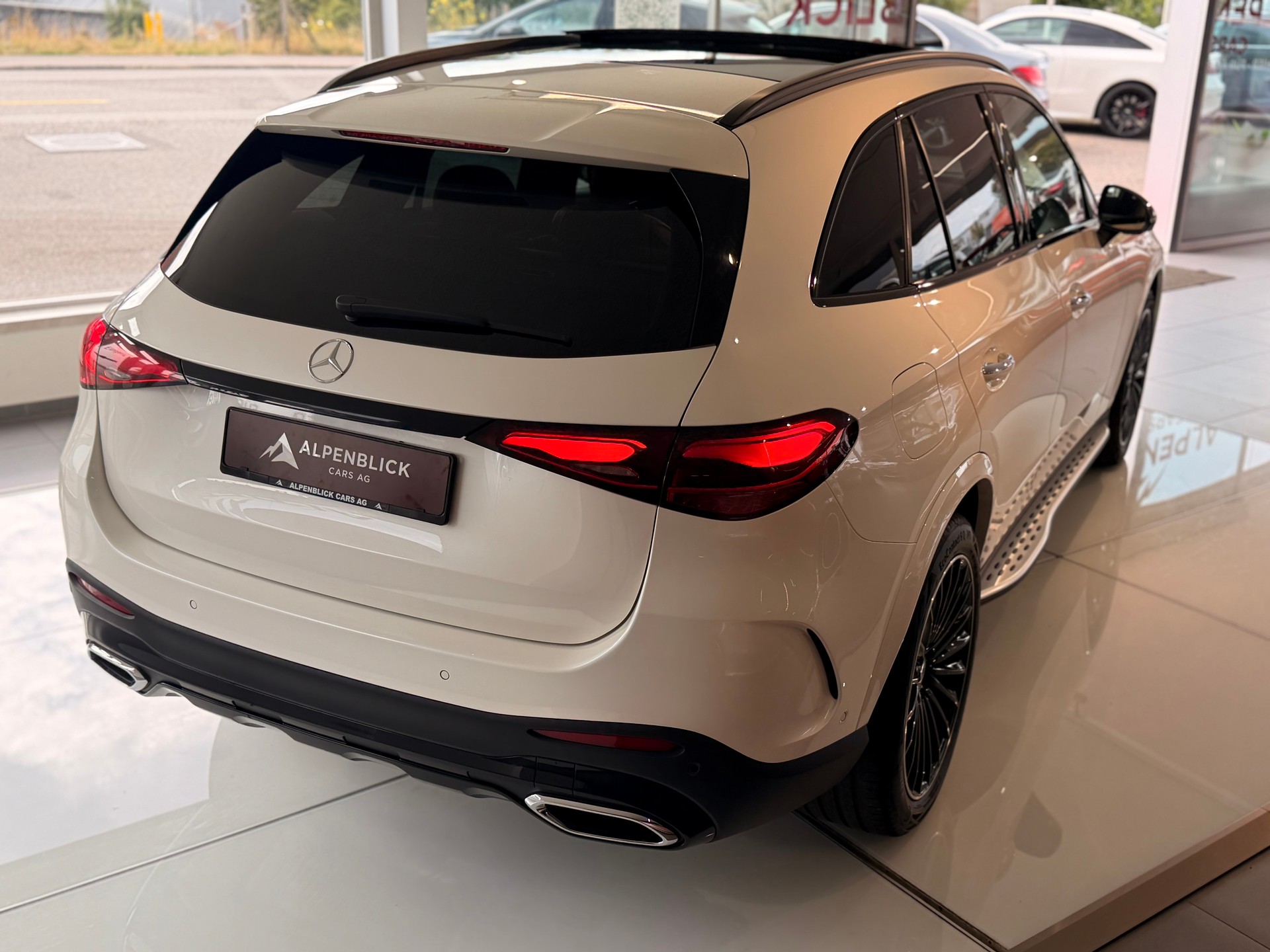 MERCEDES-BENZ GLC 220 d 4Matic 9G-Tronic-image-8