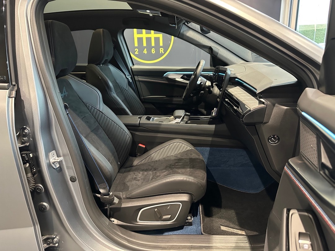 RENAULT Rafale 1.2 E-Tech Plug-in Hybrid 300 4x4 Atelier Alpine-image-14