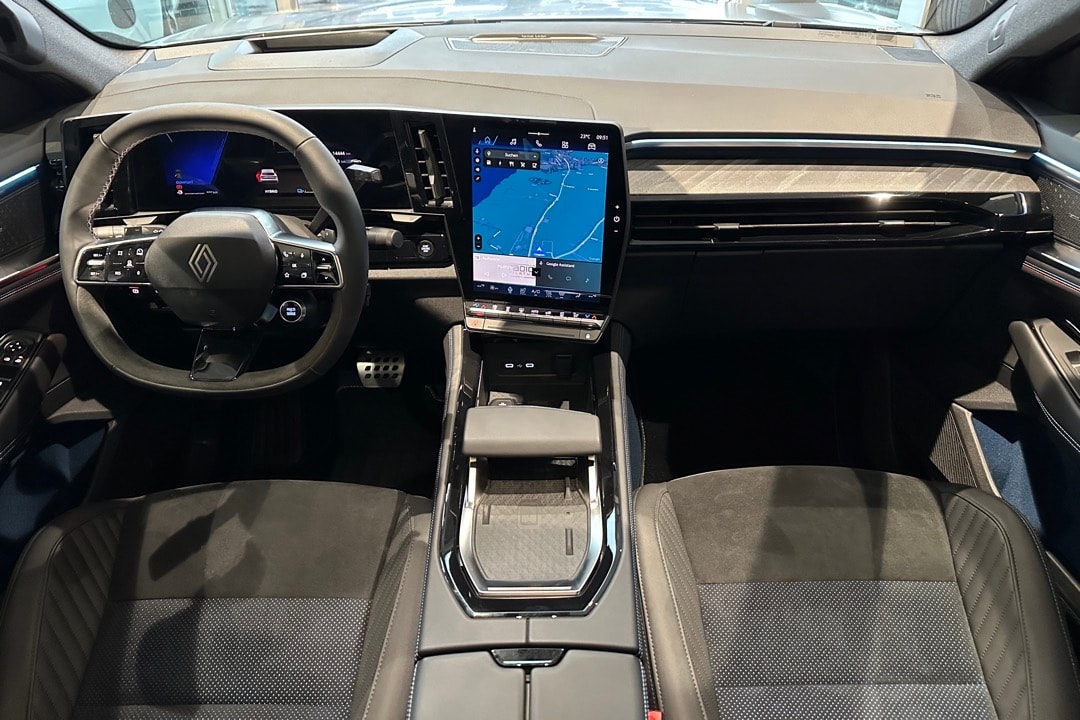 RENAULT Rafale 1.2 E-Tech Plug-in Hybrid 300 4x4 Atelier Alpine-image-11