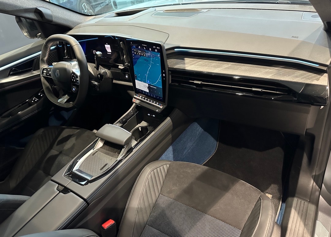 RENAULT Rafale 1.2 E-Tech Plug-in Hybrid 300 4x4 Atelier Alpine-image-15