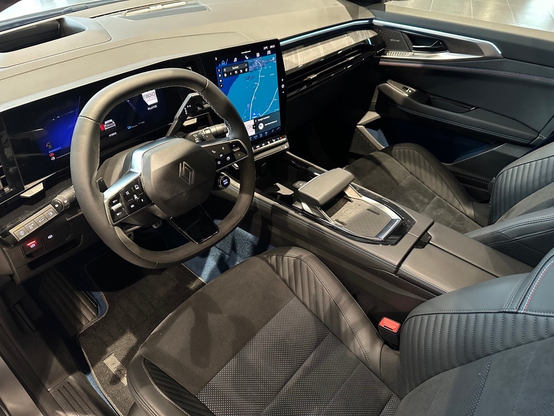 RENAULT Rafale 1.2 E-Tech Plug-in Hybrid 300 4x4 Atelier Alpine-image-13