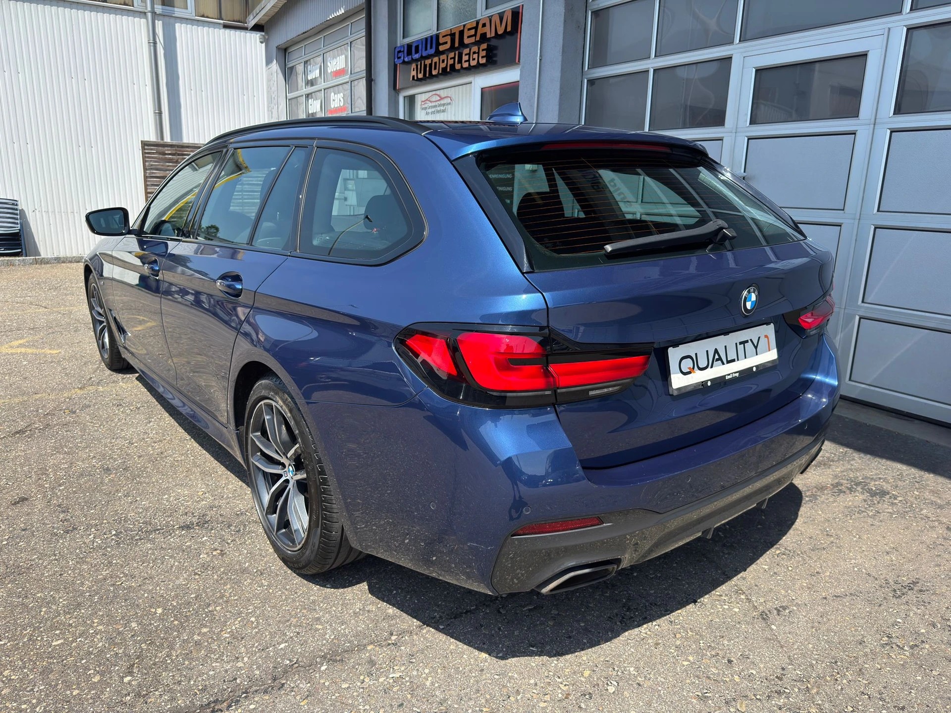 BMW 520d xDrive 48V Touring Steptronic-image-4