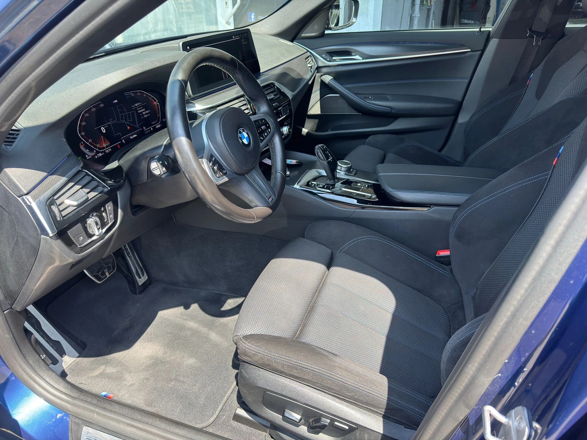 BMW 520d xDrive 48V Touring Steptronic-image-7