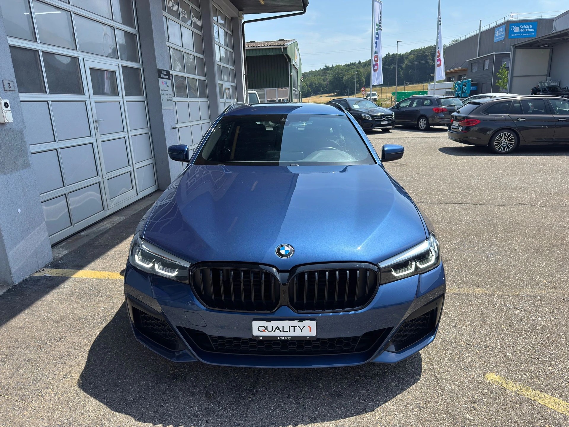 BMW 520d xDrive 48V Touring Steptronic-image-2