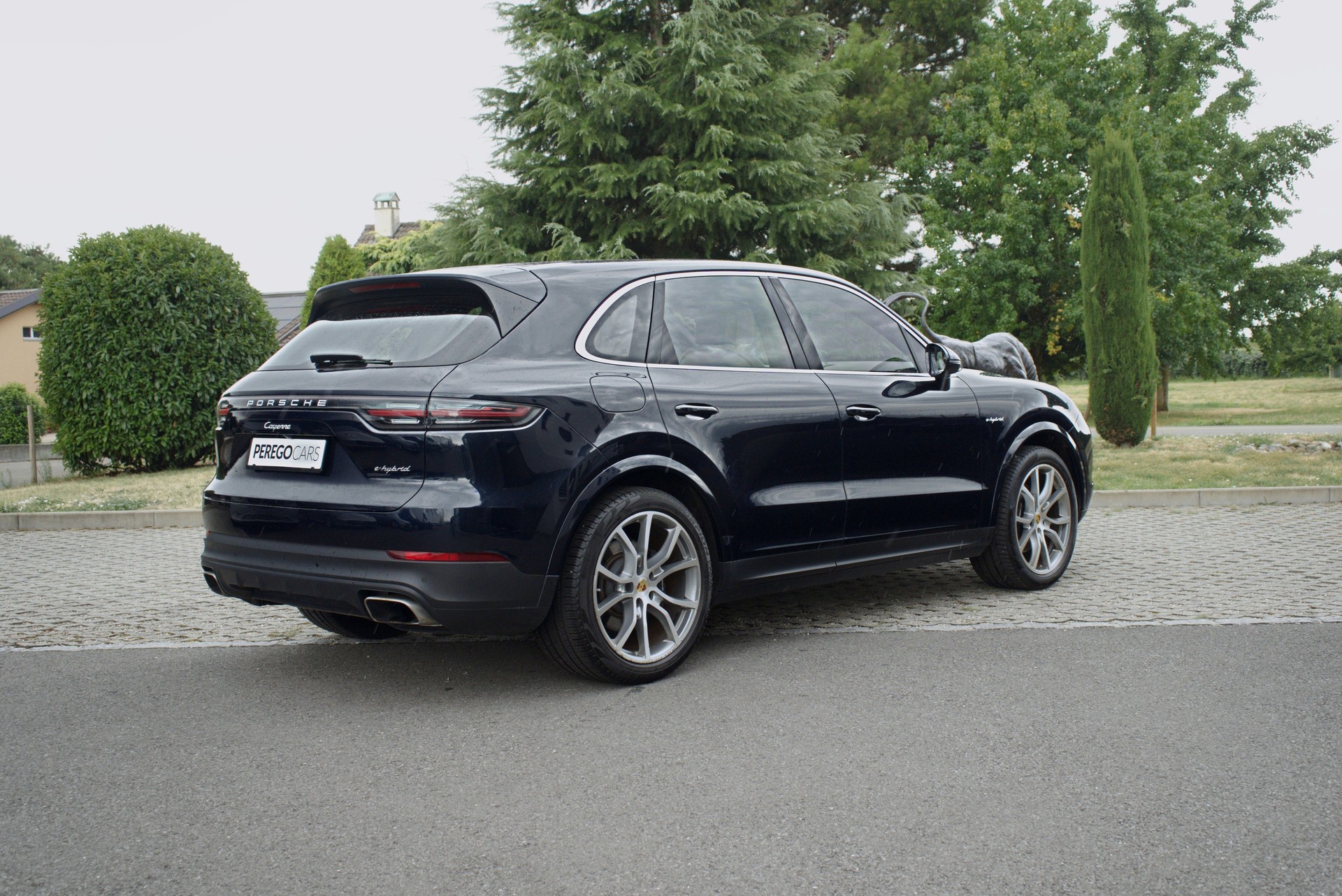 PORSCHE Cayenne E-Hybrid-image-3