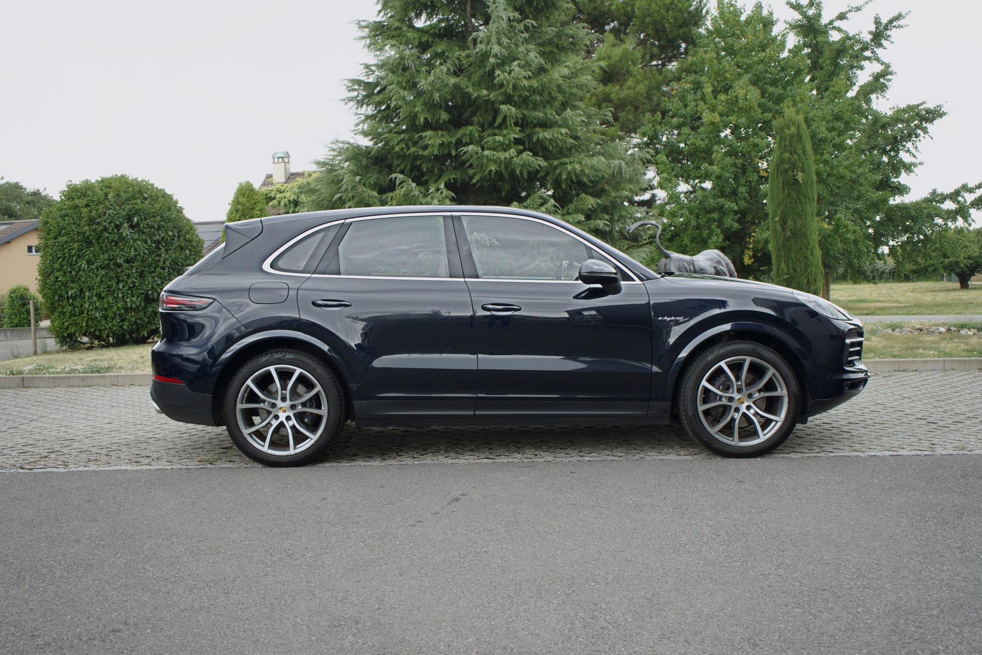 PORSCHE Cayenne E-Hybrid-image-2