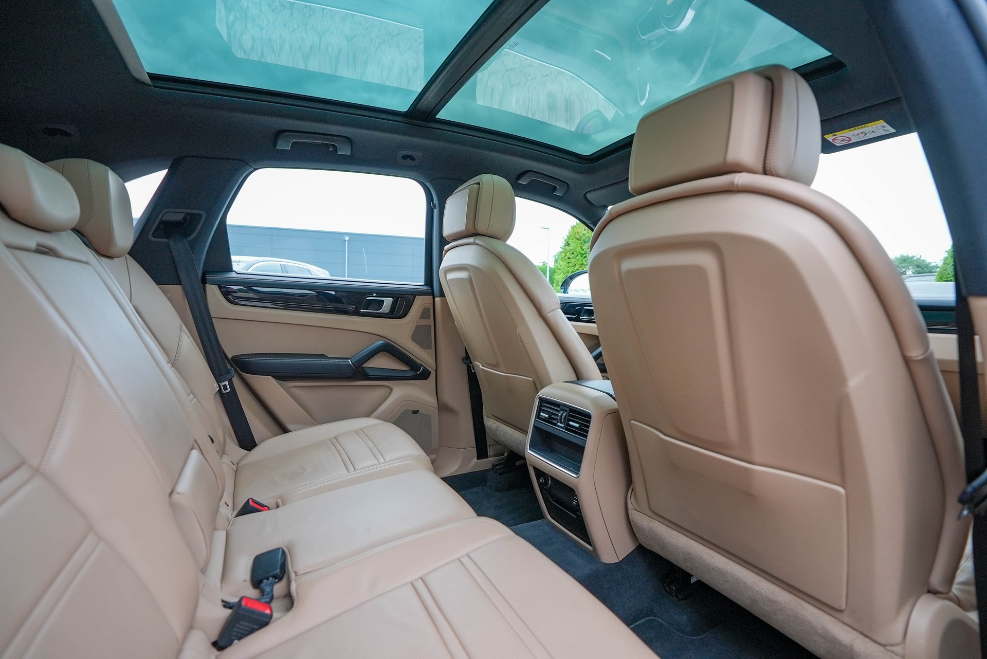 PORSCHE Cayenne E-Hybrid-image-11