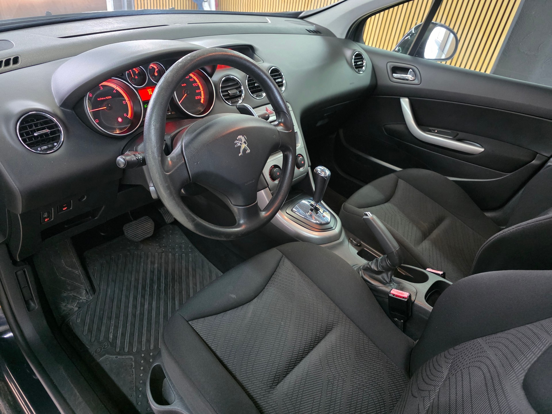 PEUGEOT 308 SW 1.6 HDI Access EGS6-image-7