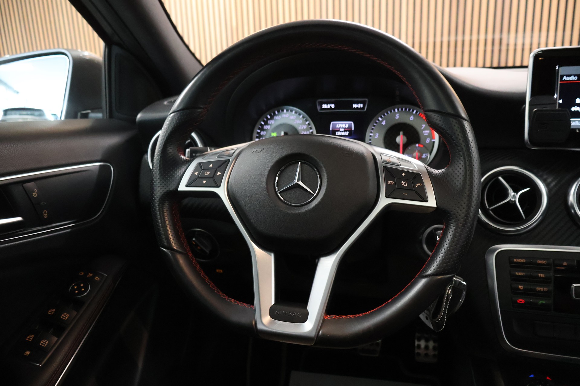 MERCEDES-BENZ A 200 AMG Line-image-16