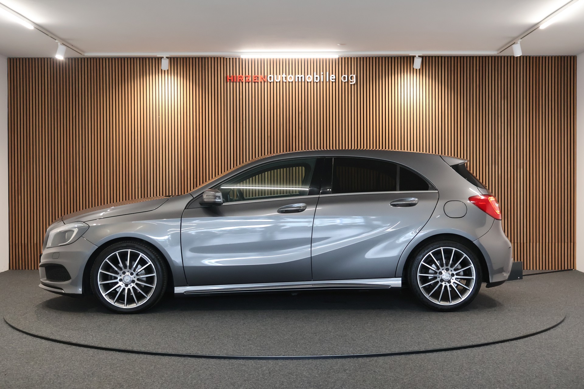 MERCEDES-BENZ A 200 AMG Line-image-1