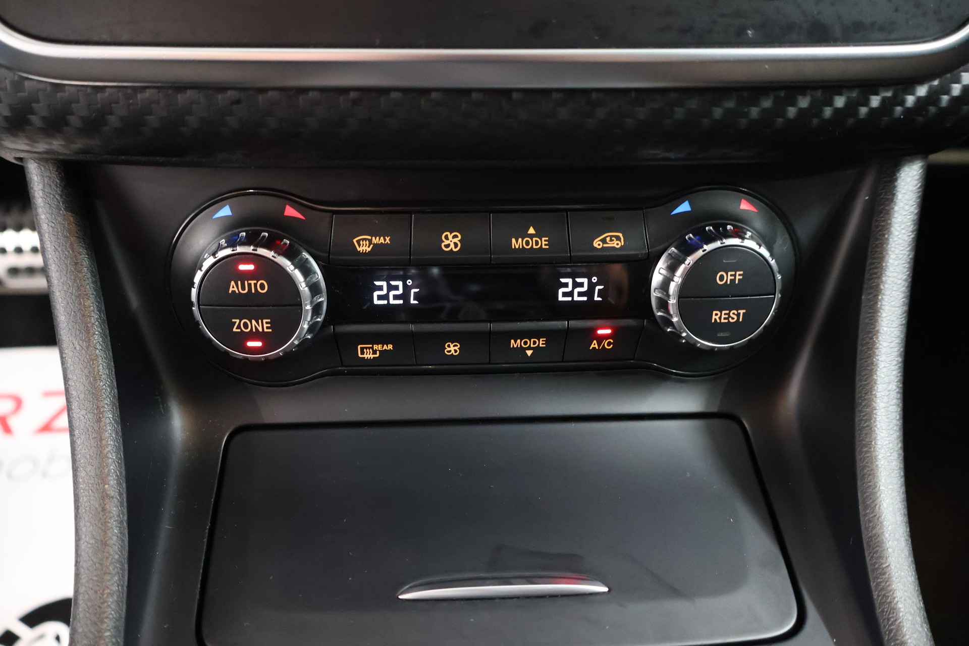 MERCEDES-BENZ A 200 AMG Line-image-27