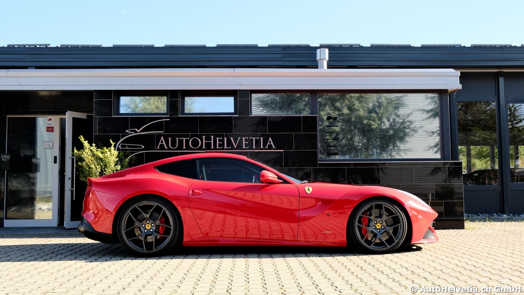 FERRARI F12 Berlinetta-showroom-element-3