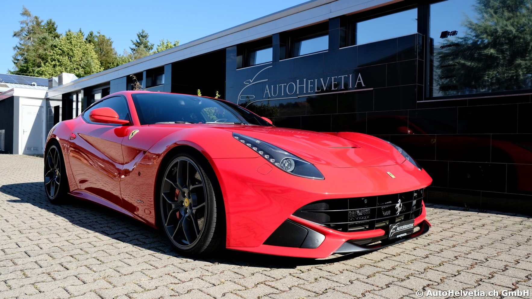 FERRARI F12 Berlinetta-showroom-element-1