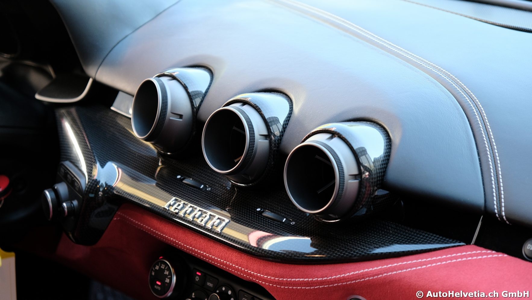 FERRARI F12 Berlinetta-image-17