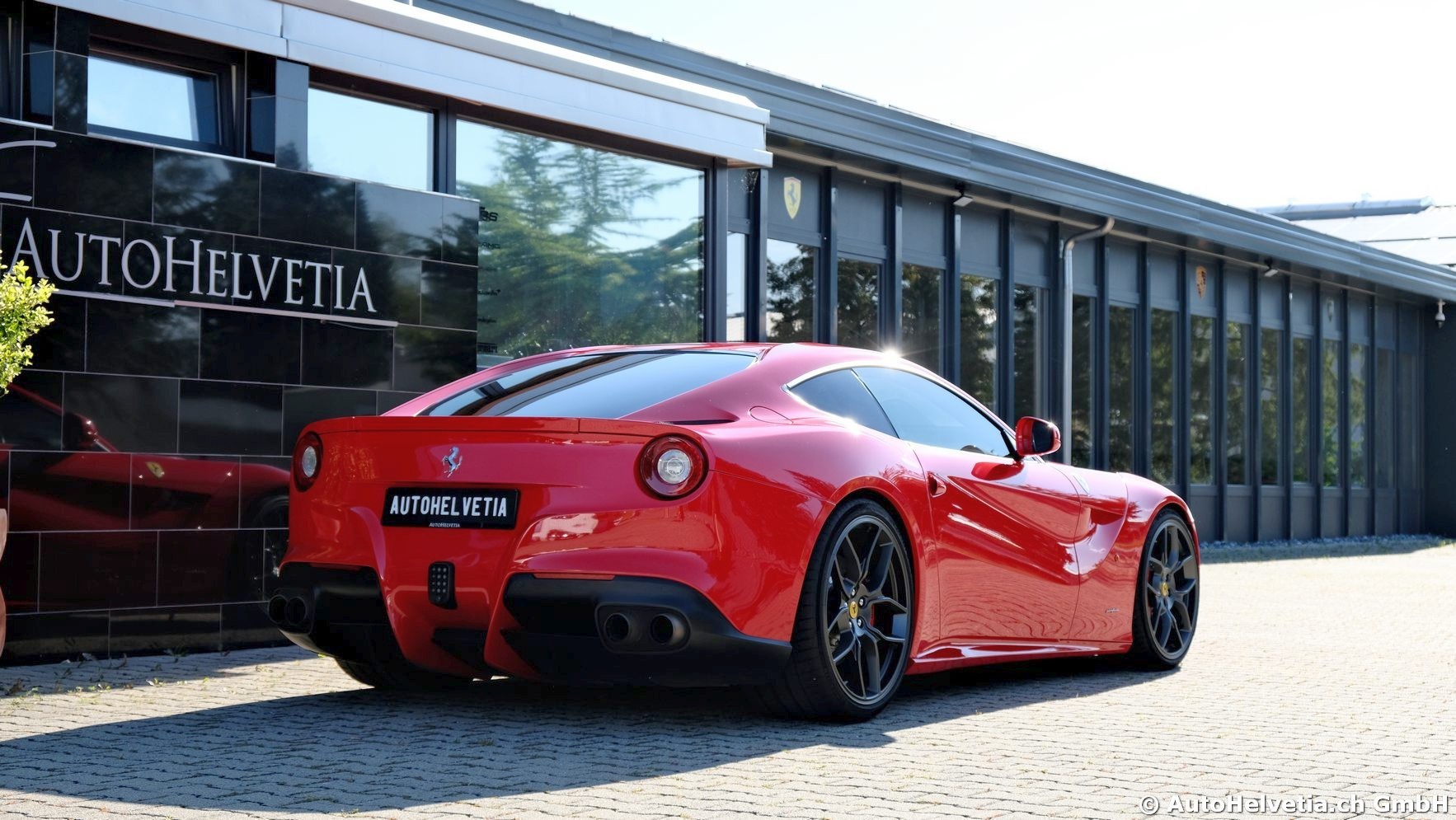 FERRARI F12 Berlinetta-image-4